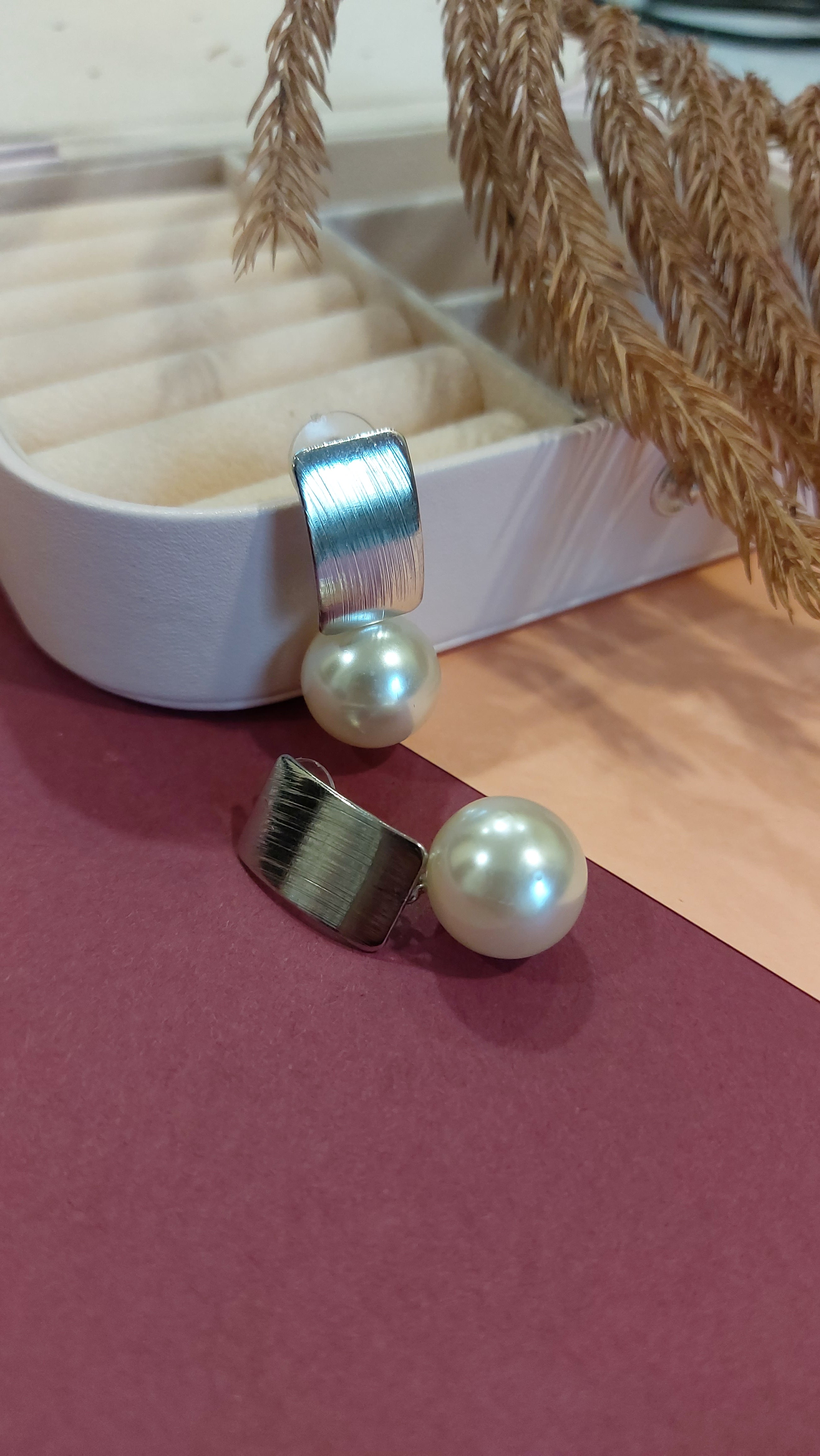 BIG PEARL EARRING