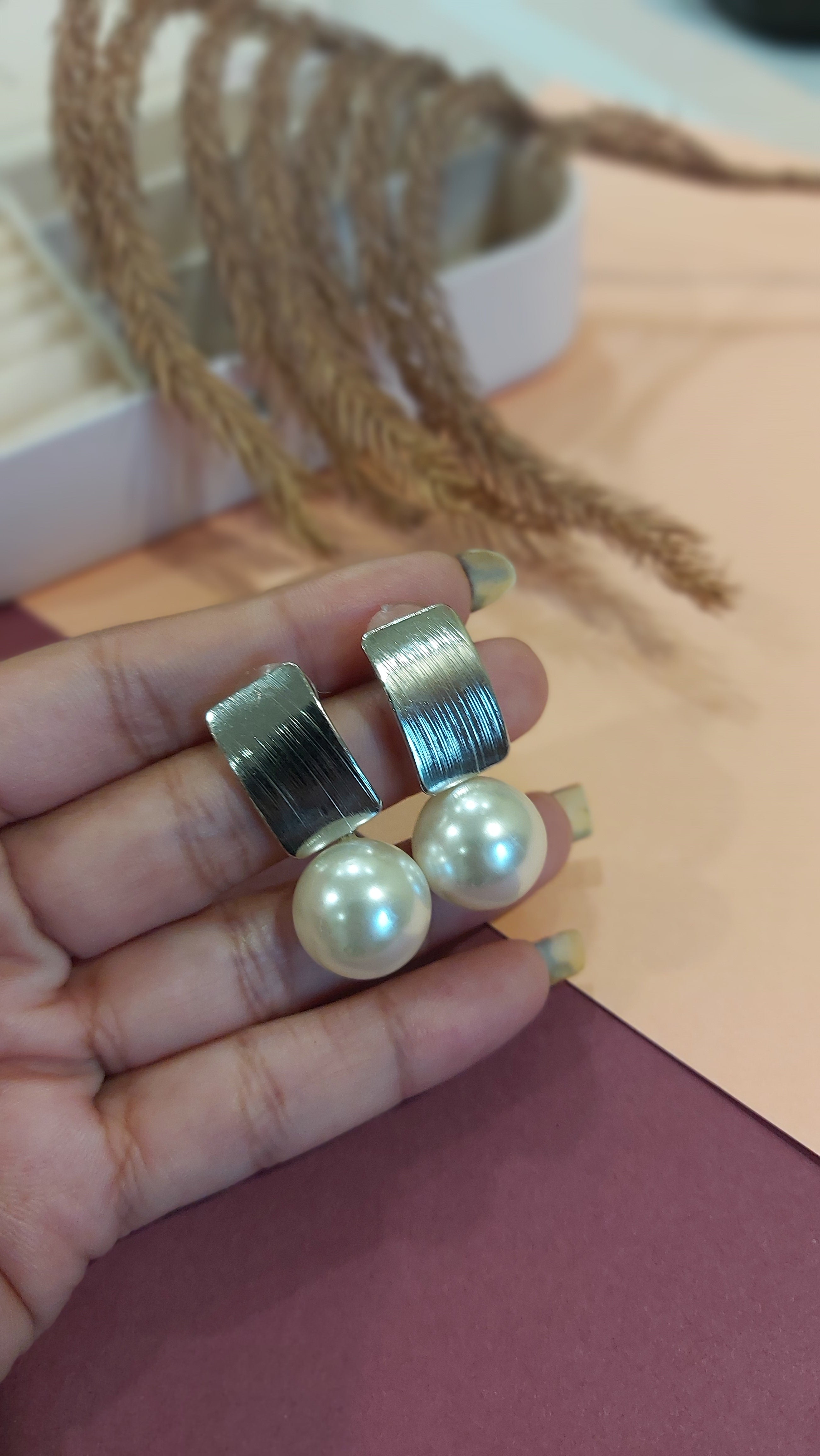 BIG PEARL EARRING