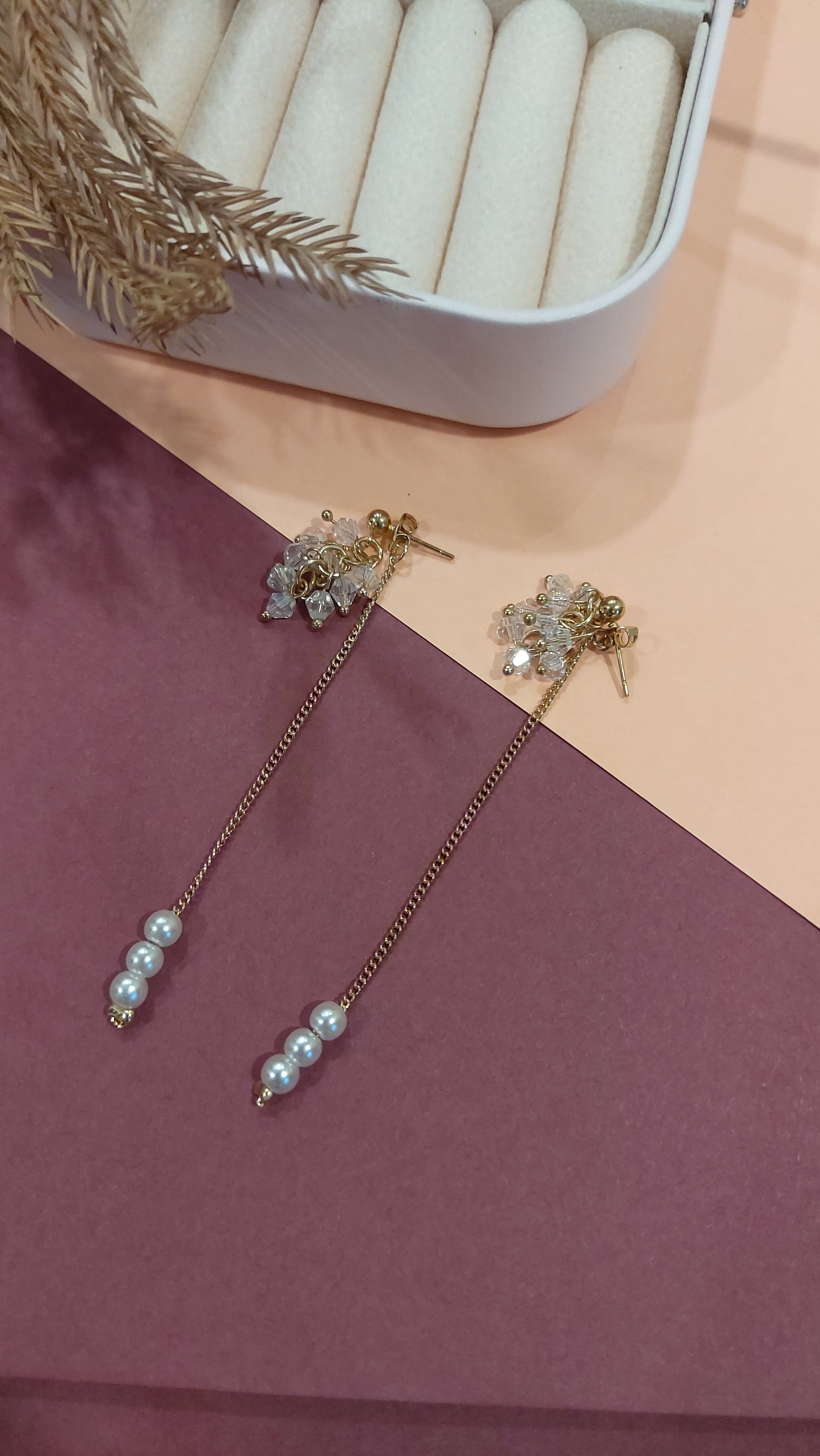 DANGLING EARRING