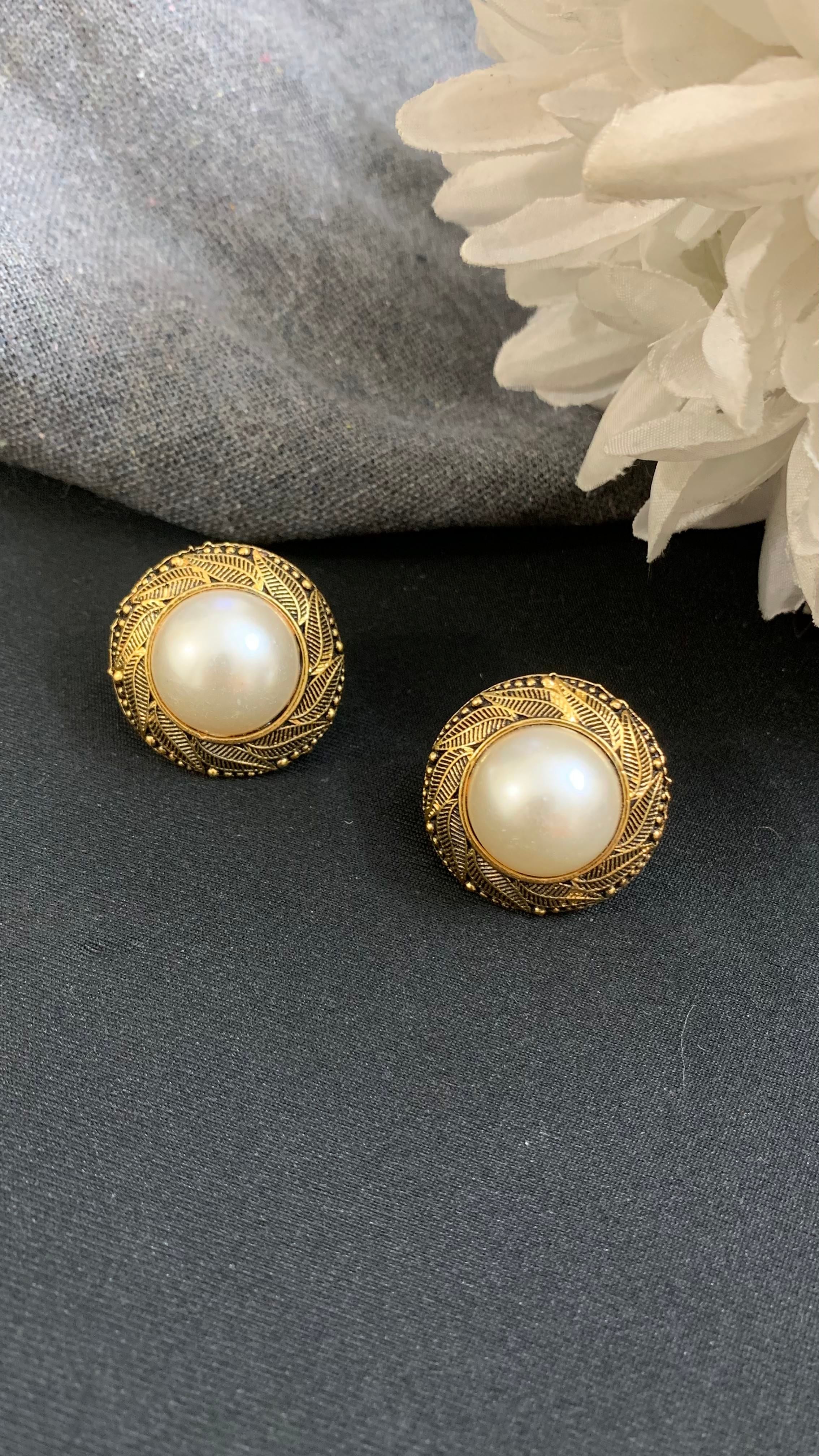 OZEL GOLD PLATED WITH PEARL EAR STUDS