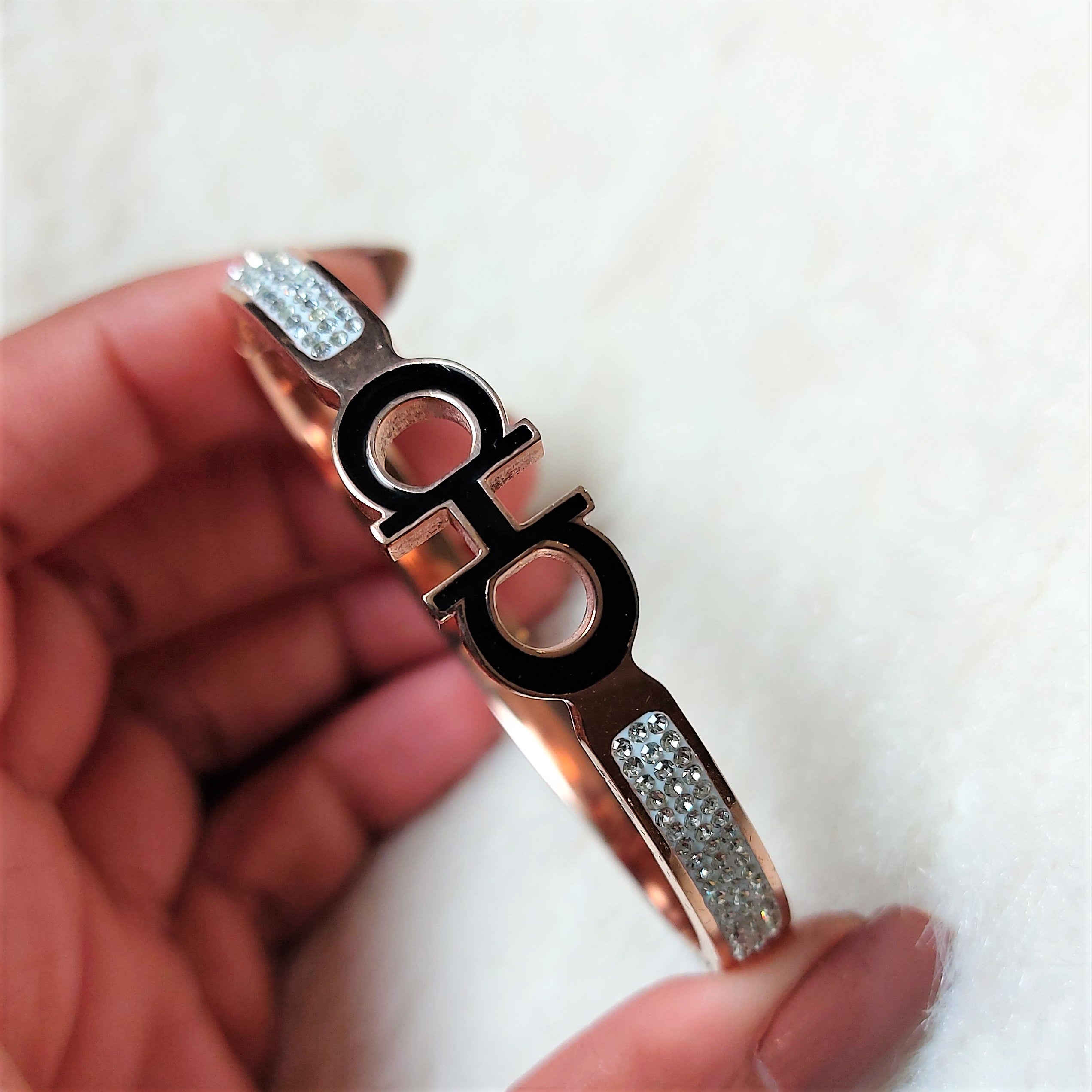 BLACK ENAMEL WITH AMERICAN DIAMONDS OPENABLE BRACELET