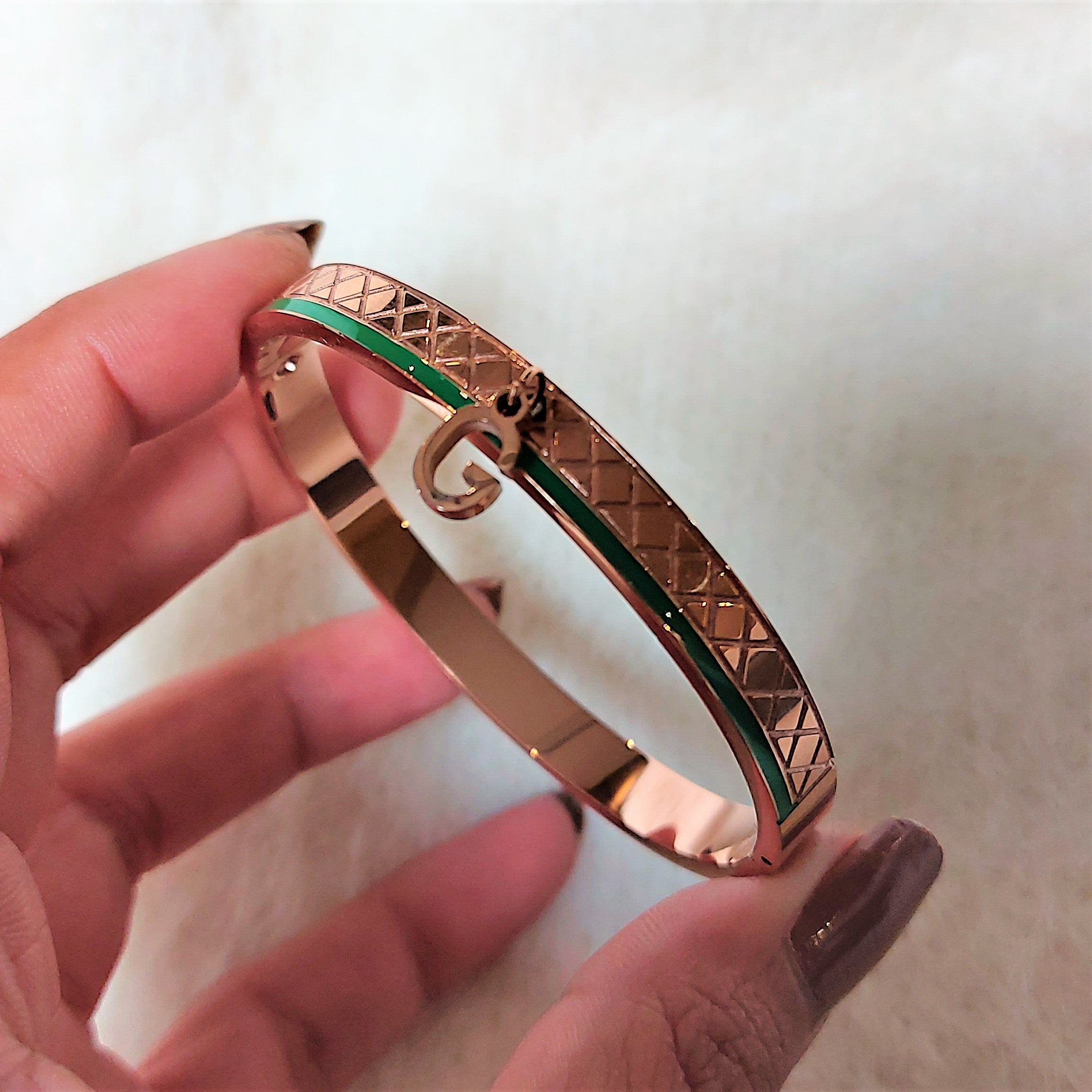 GREEN ENAMEL WITH G LETTER OPENABLE BRACELET