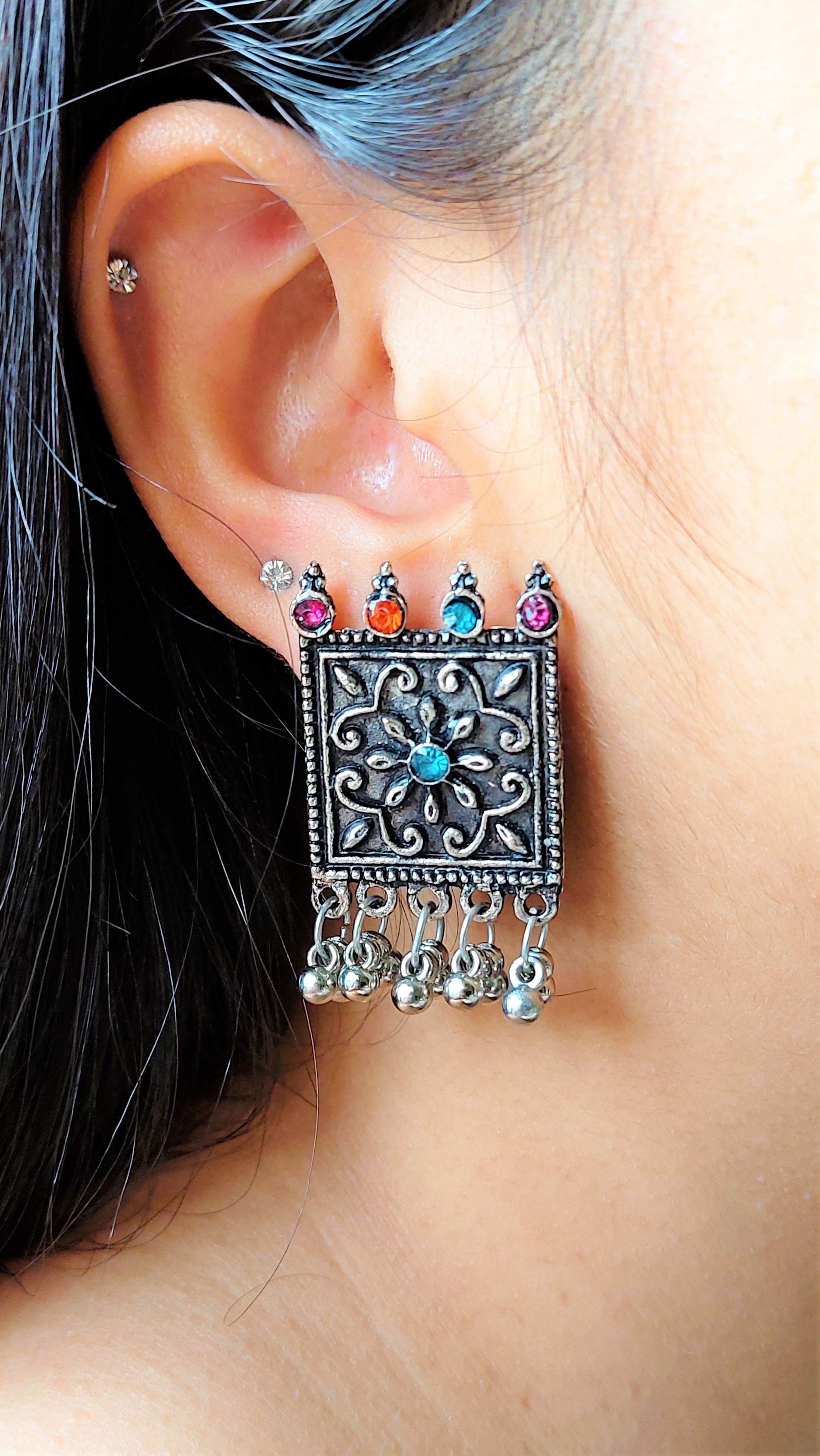 DARIKA EAR STUDS