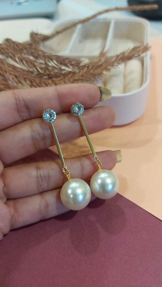 DANGLING PEARL EARRING WITH SOLITAIRE STUD