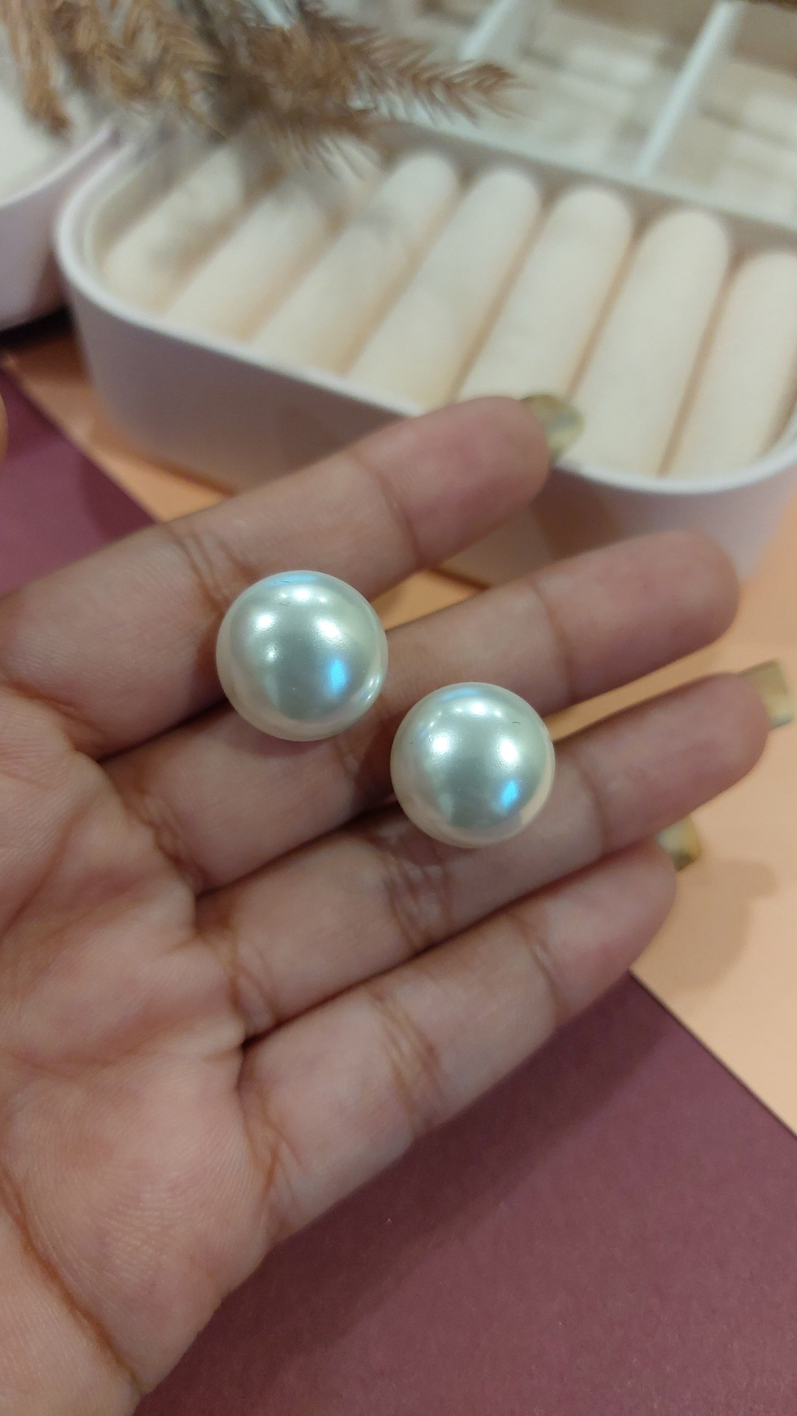 WHITE BIG PEARL EAR STUDS