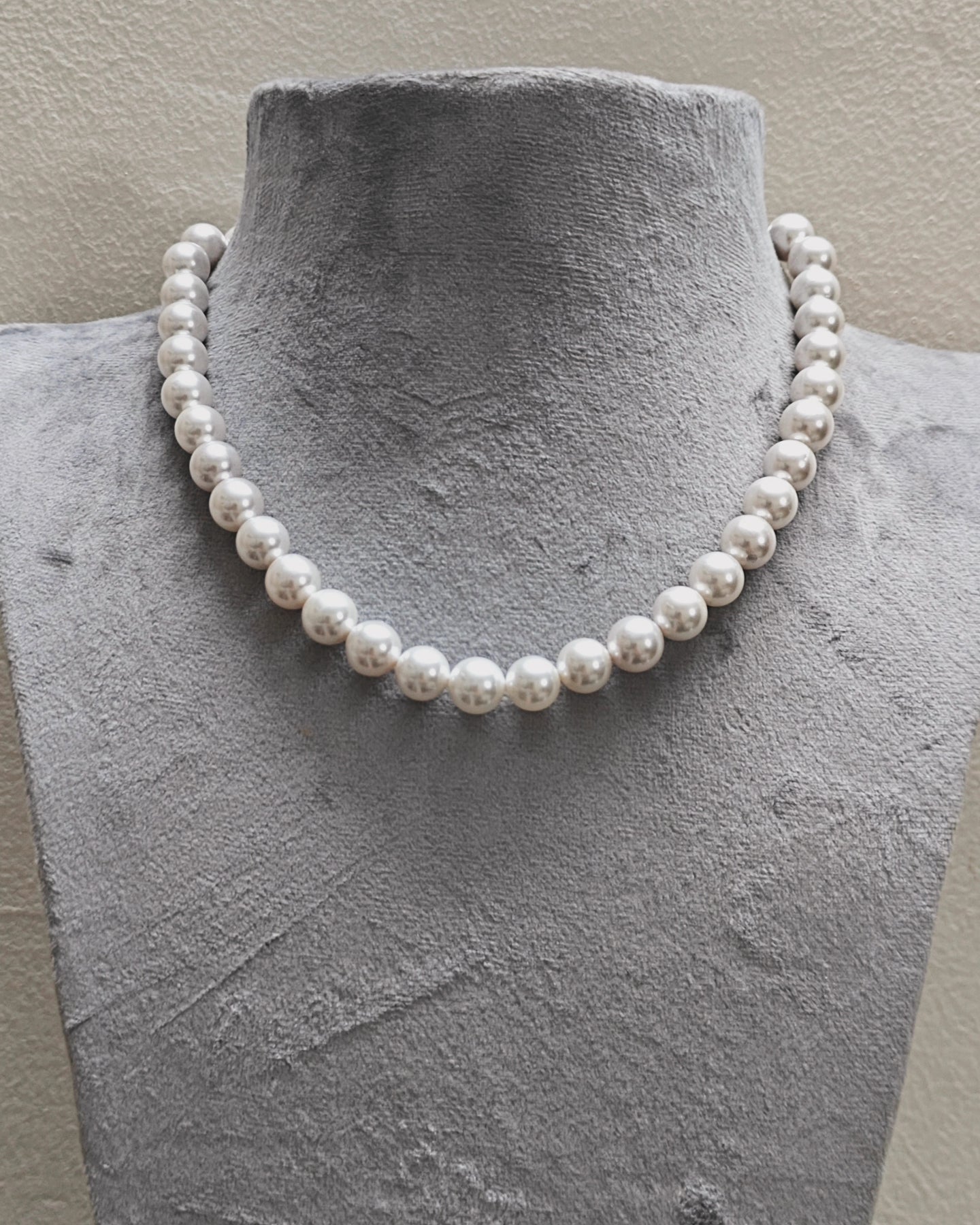 Pearl Necklace Set With Magnetic Lock