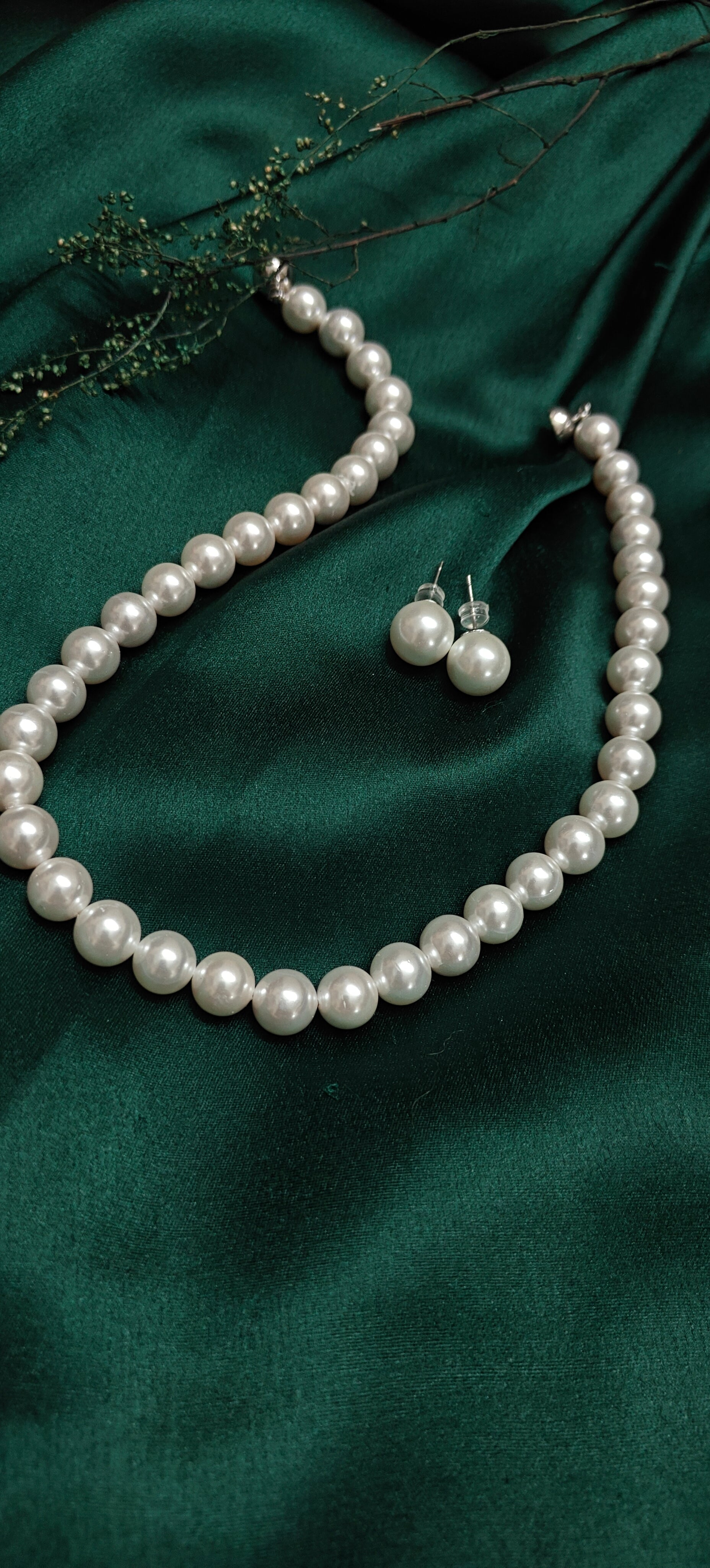 Pearl Necklace Set With Magnetic Lock