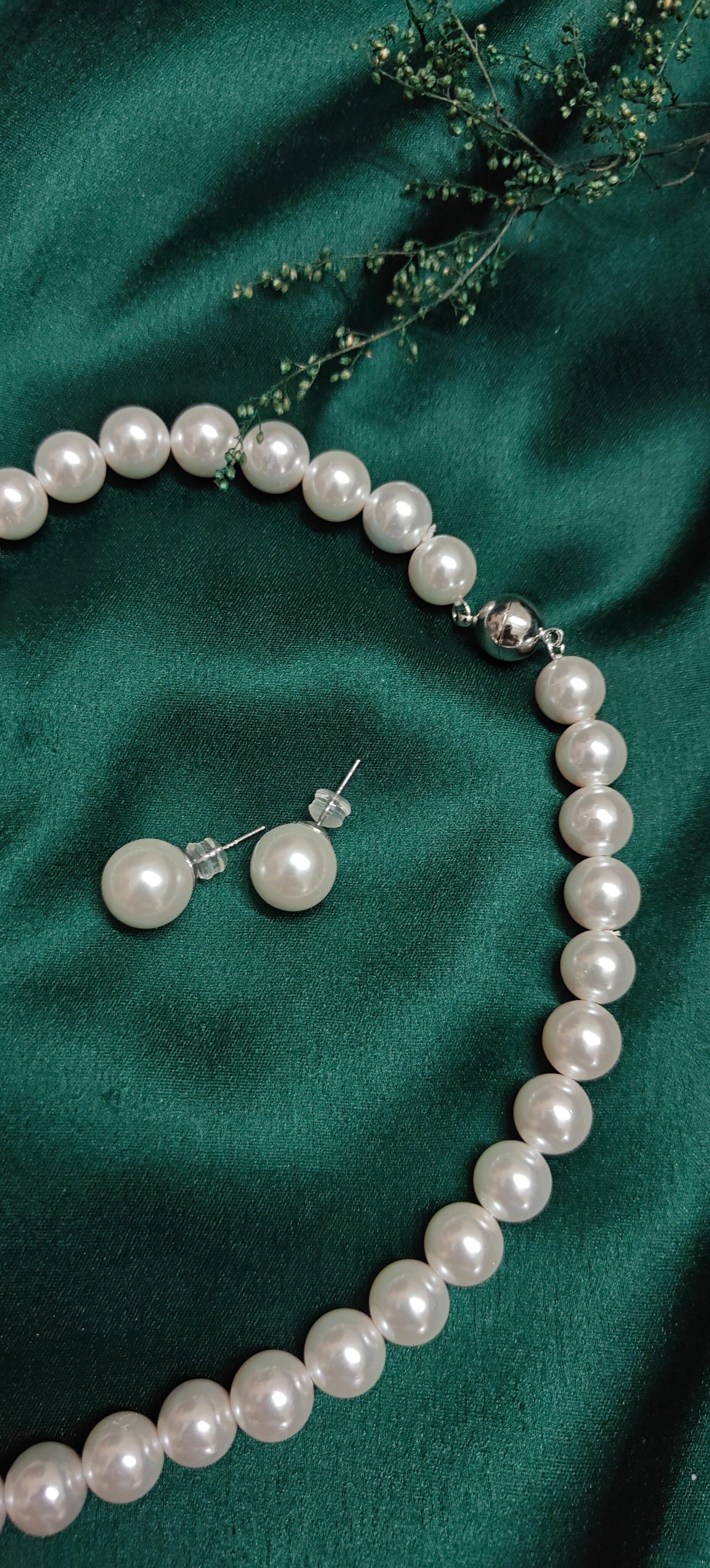 Pearl Necklace Set With Magnetic Lock