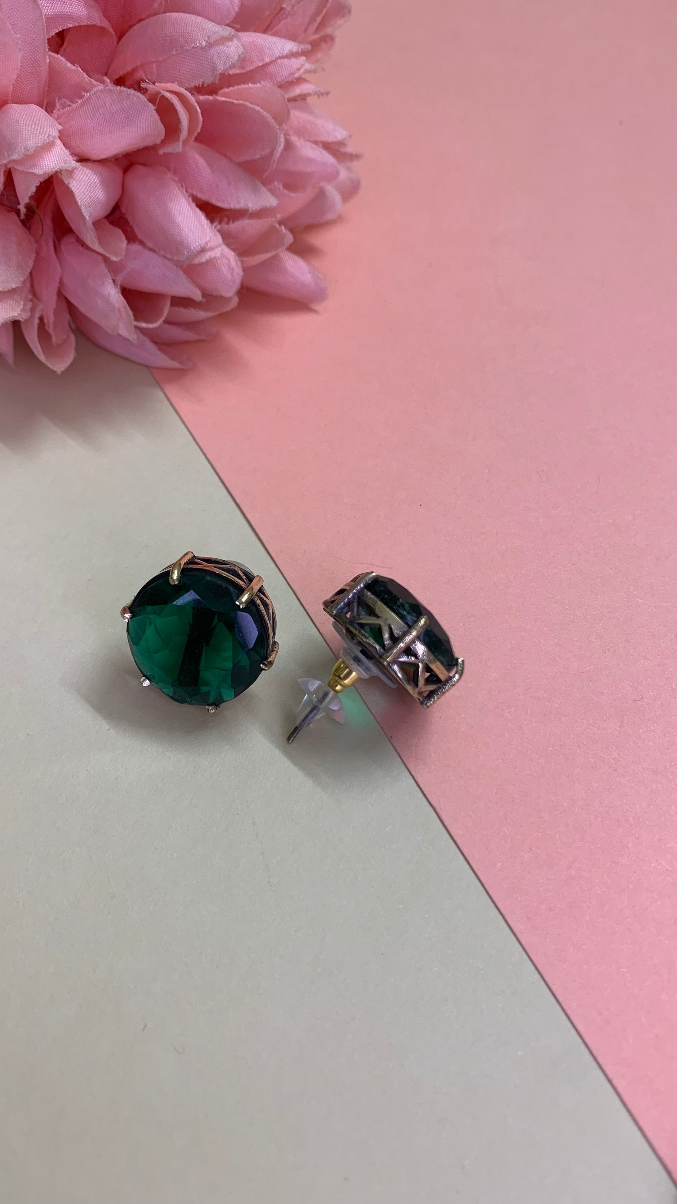 OZEL BLACK PLATED EMERALD GREEN STONE EAR STUDS