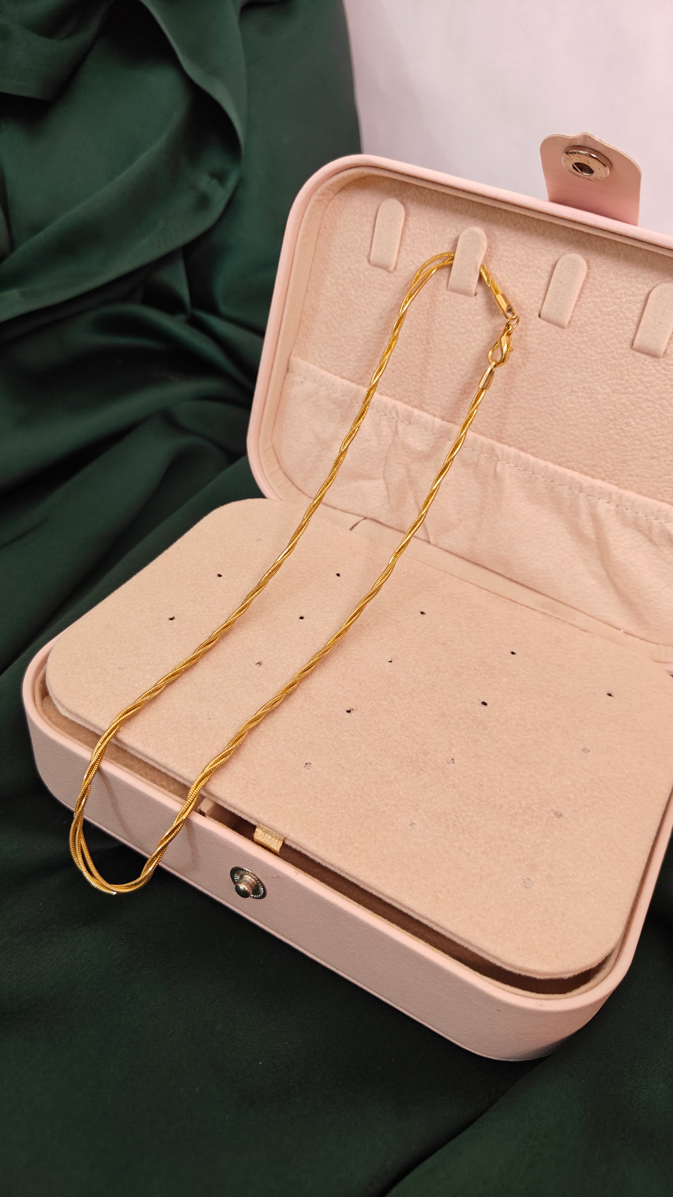 CHUNKY GOLD PLATED NECK CHAIN