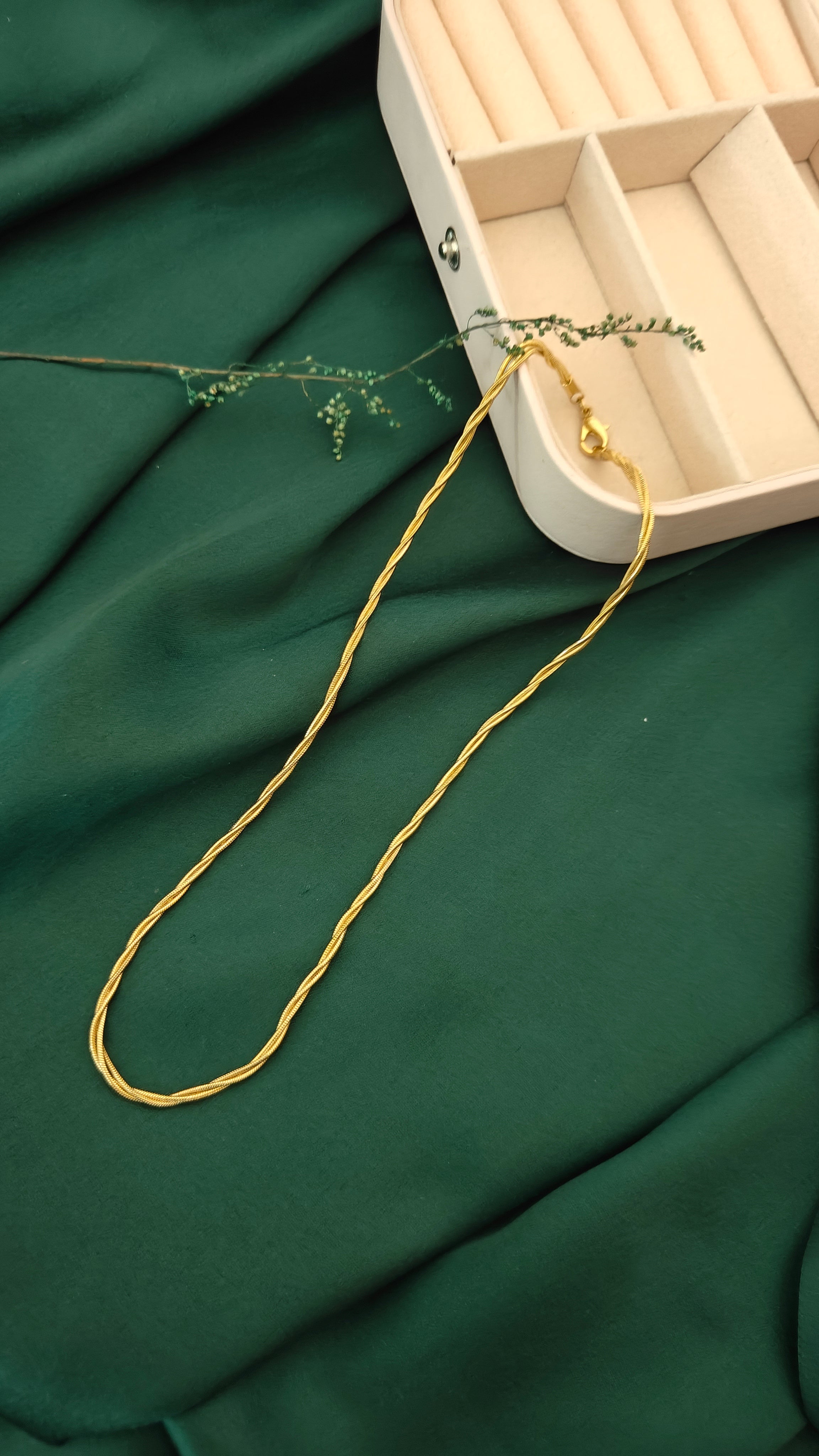 CHUNKY GOLD PLATED NECK CHAIN