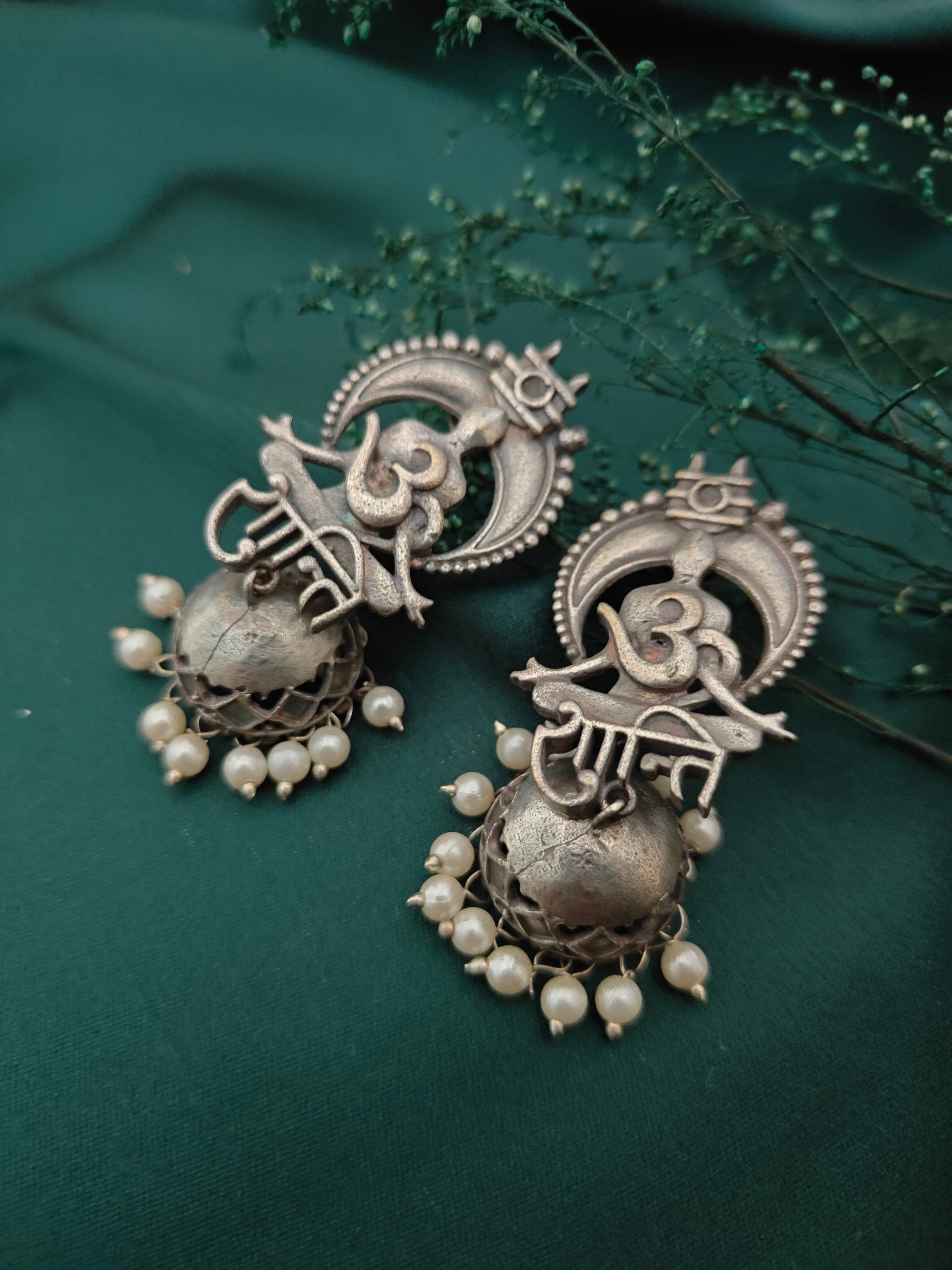 Ozel Oxidised Silver Plated Jhumka Earring
