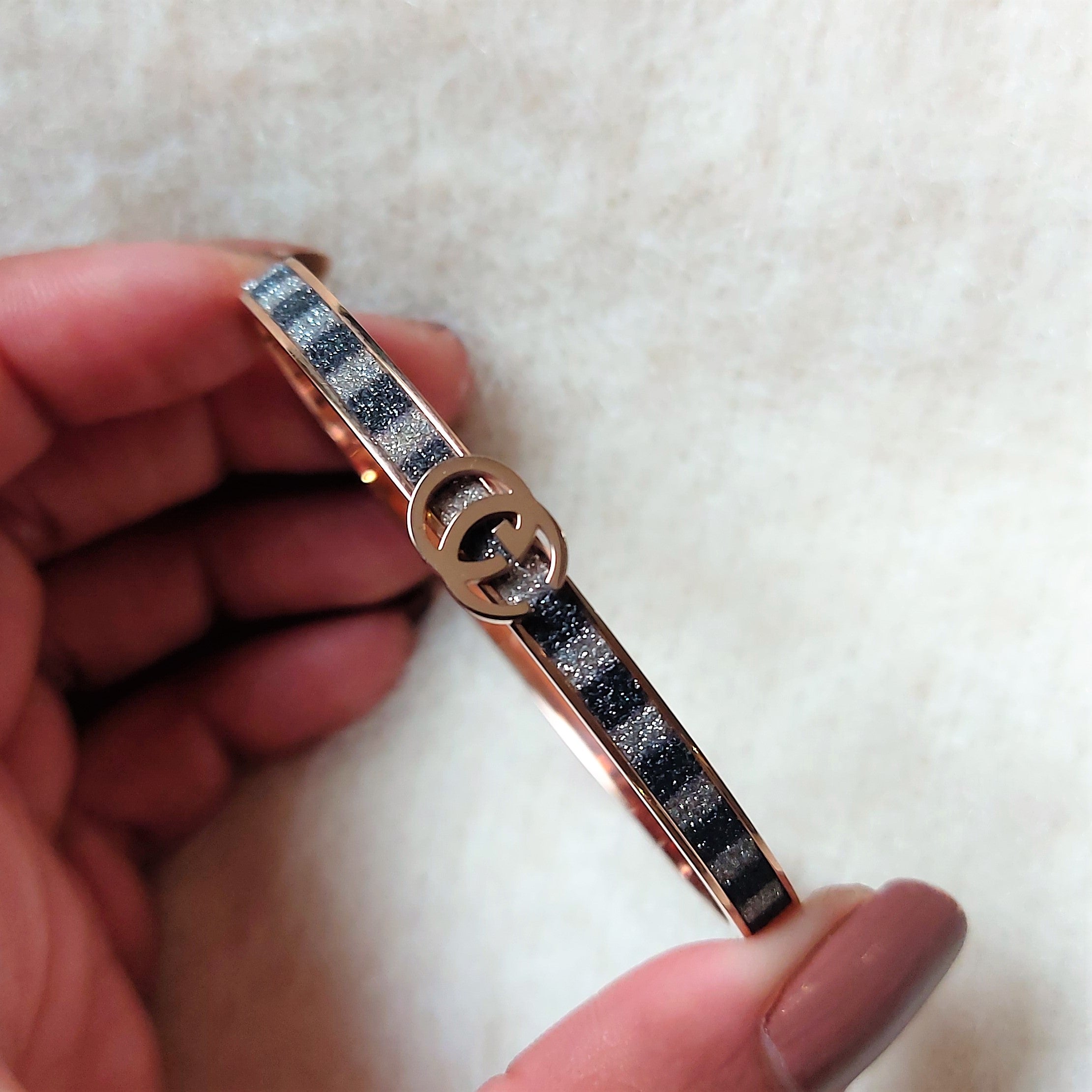 BLACK ENAMEL WITH SPARKLE FINISH OPENABLE BRACELET