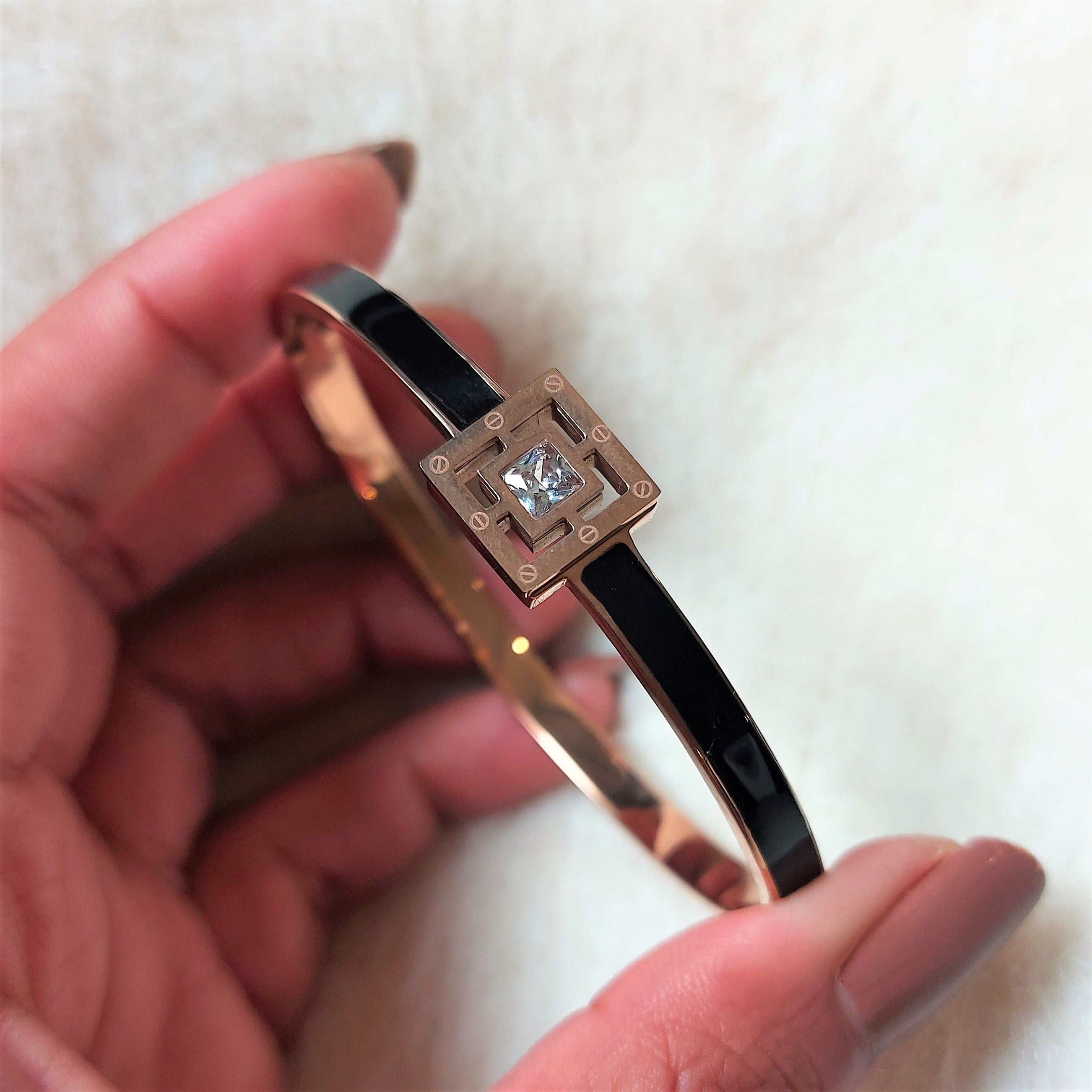 BLACK ENAMEL WITH AMERICAN DIAMOND OPENABLE BRACELET