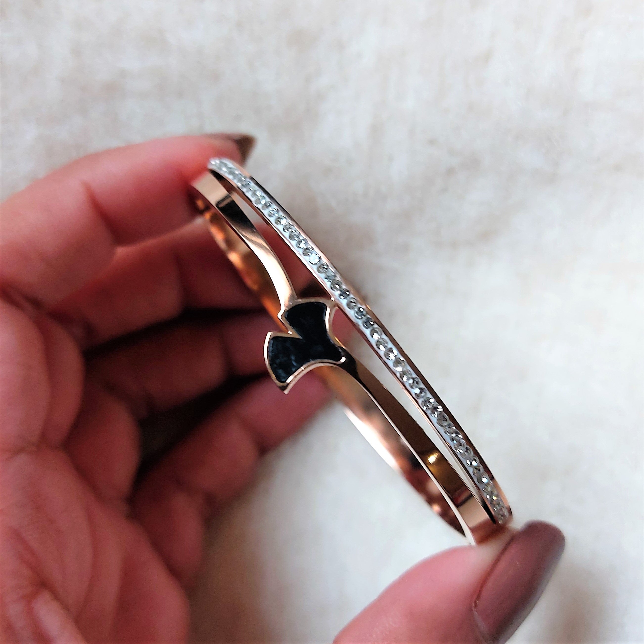 BLACK ENAMEL WITH AMERICAN DIAMOND OPENABLE BRACELET