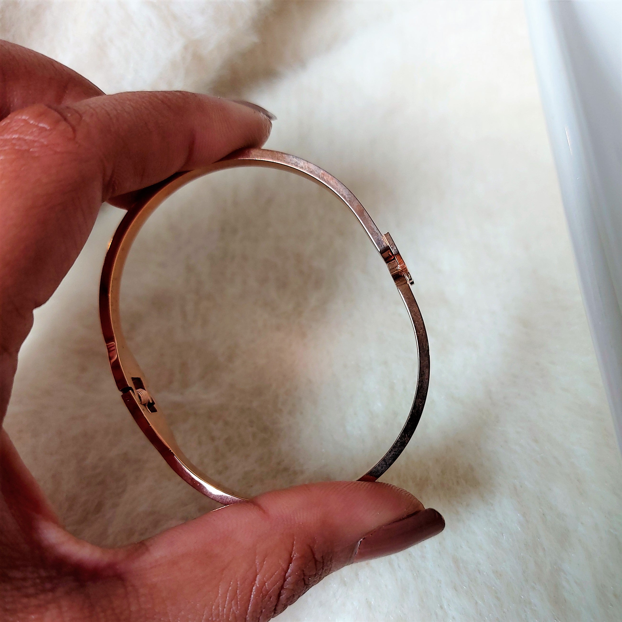 RED AND GREEN ENAMEL OPENABLE BRACELET