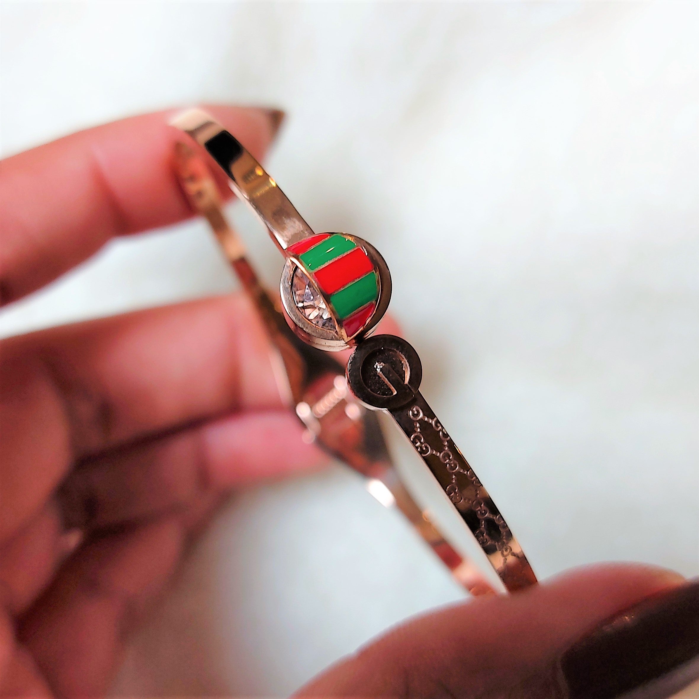 RED AND GREEN ENAMEL OPENABLE BRACELET