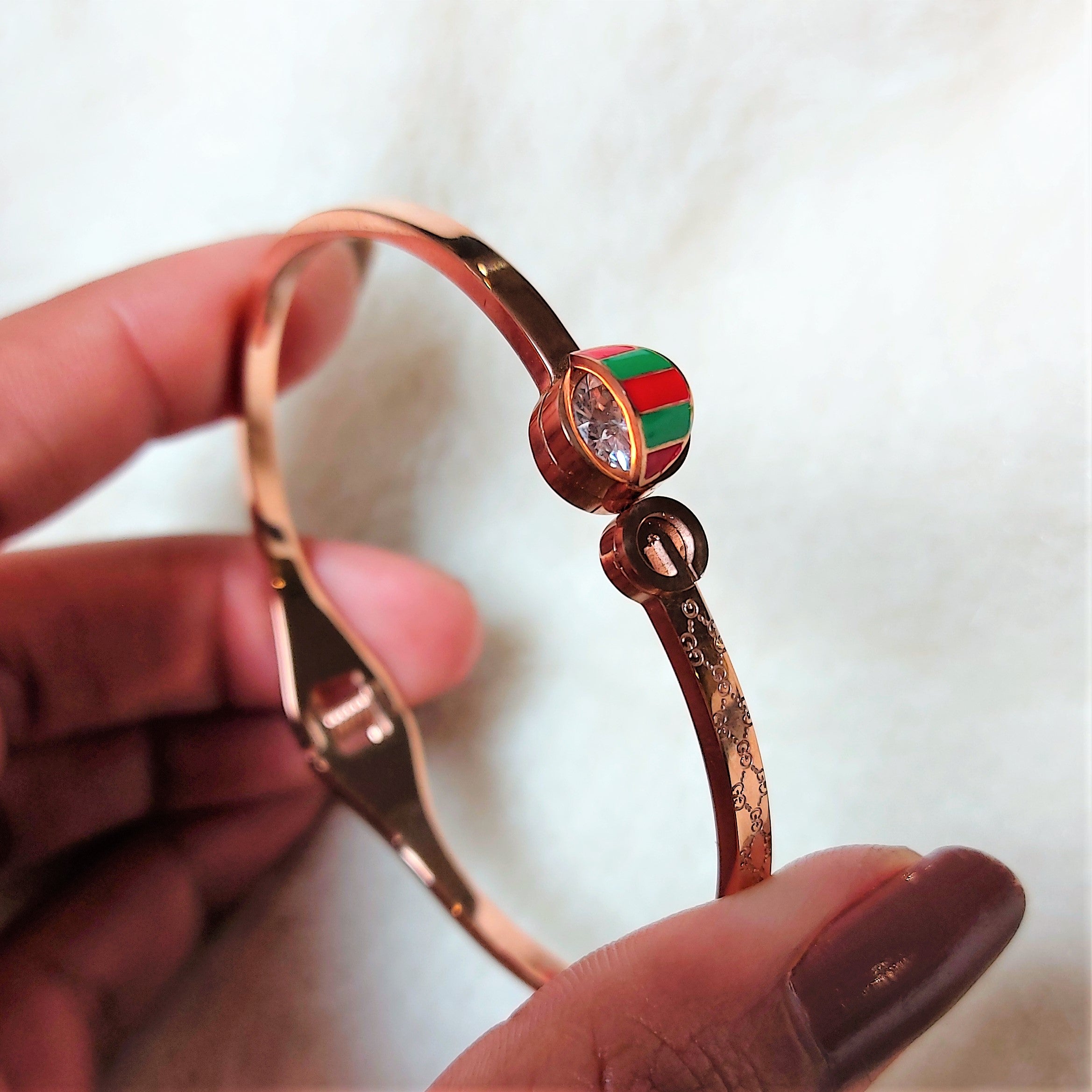 RED AND GREEN ENAMEL OPENABLE BRACELET