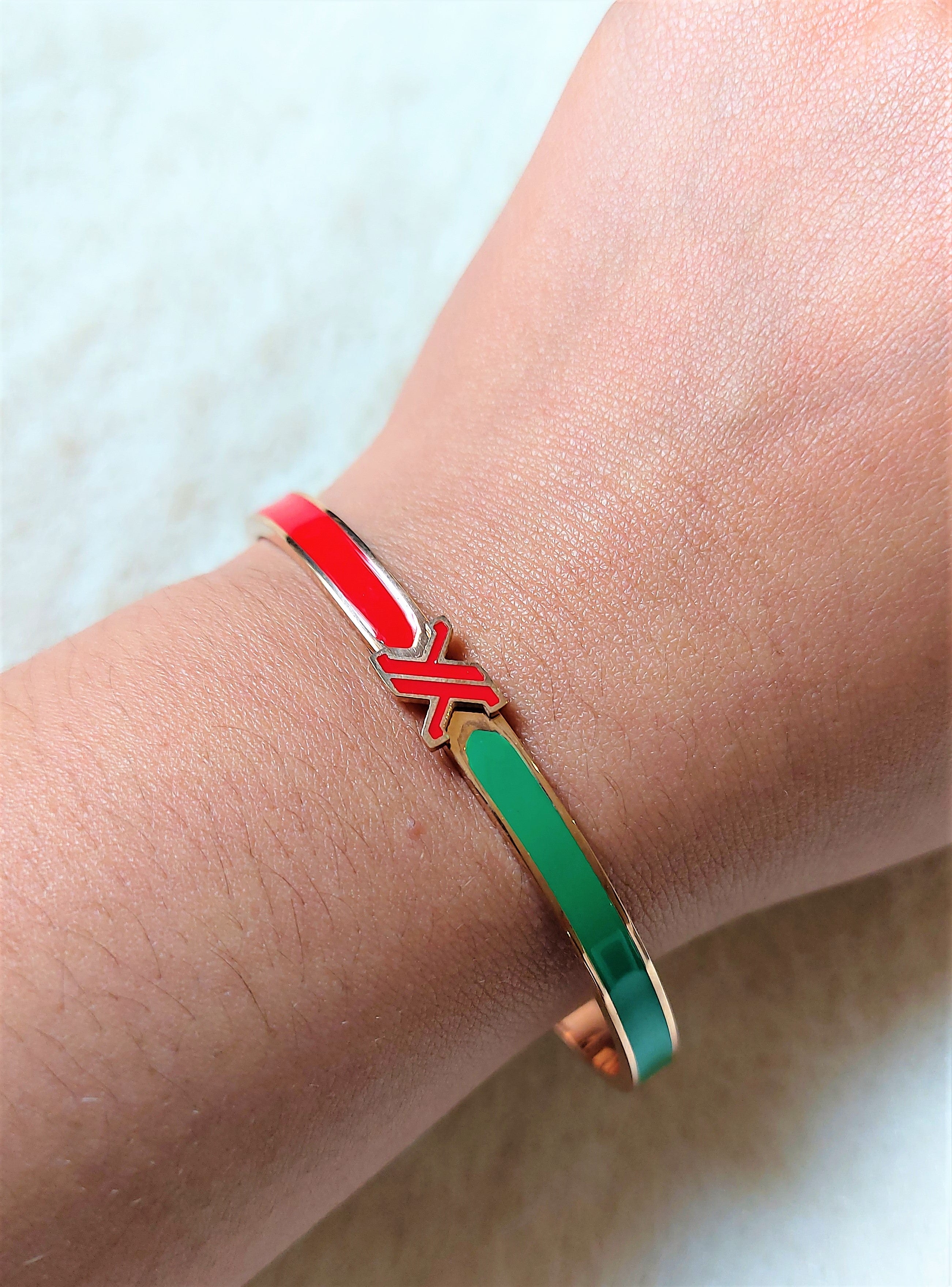 RED AND GREEN ENAMEL OPENABLE BRACELET
