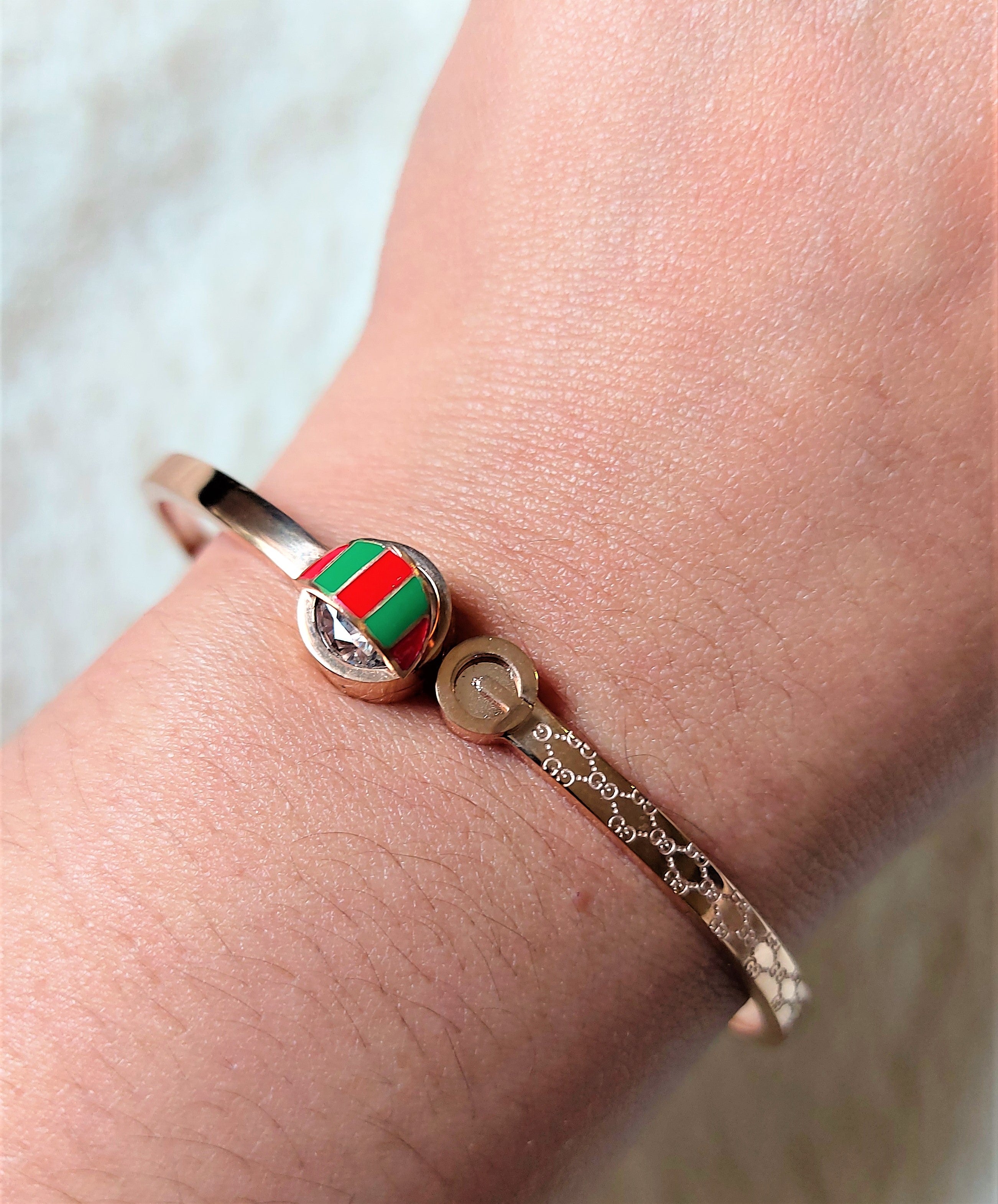 RED AND GREEN ENAMEL OPENABLE BRACELET