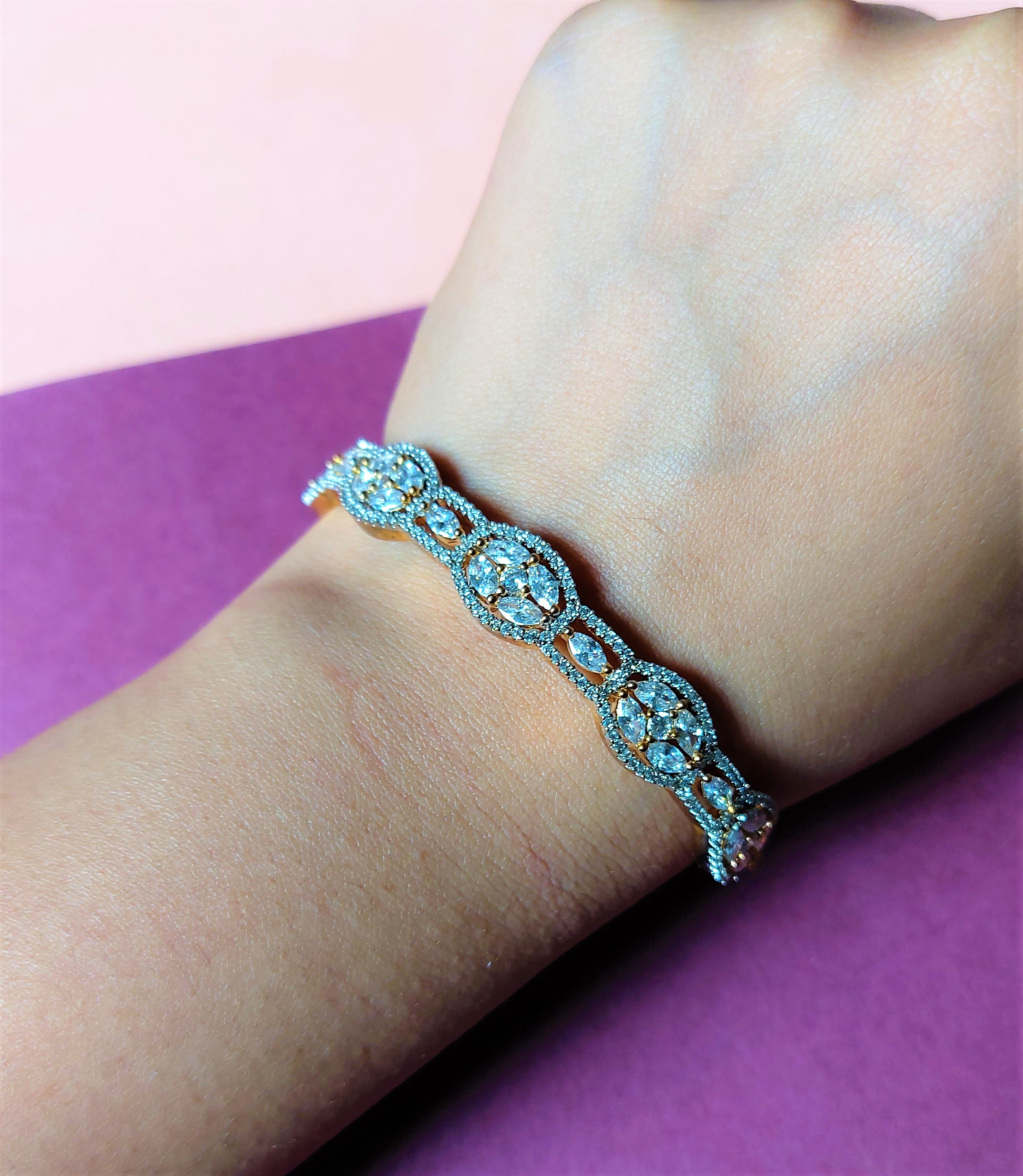 GOLD PLATED AMERICAN DIAMOND OPENABLE BRACELET