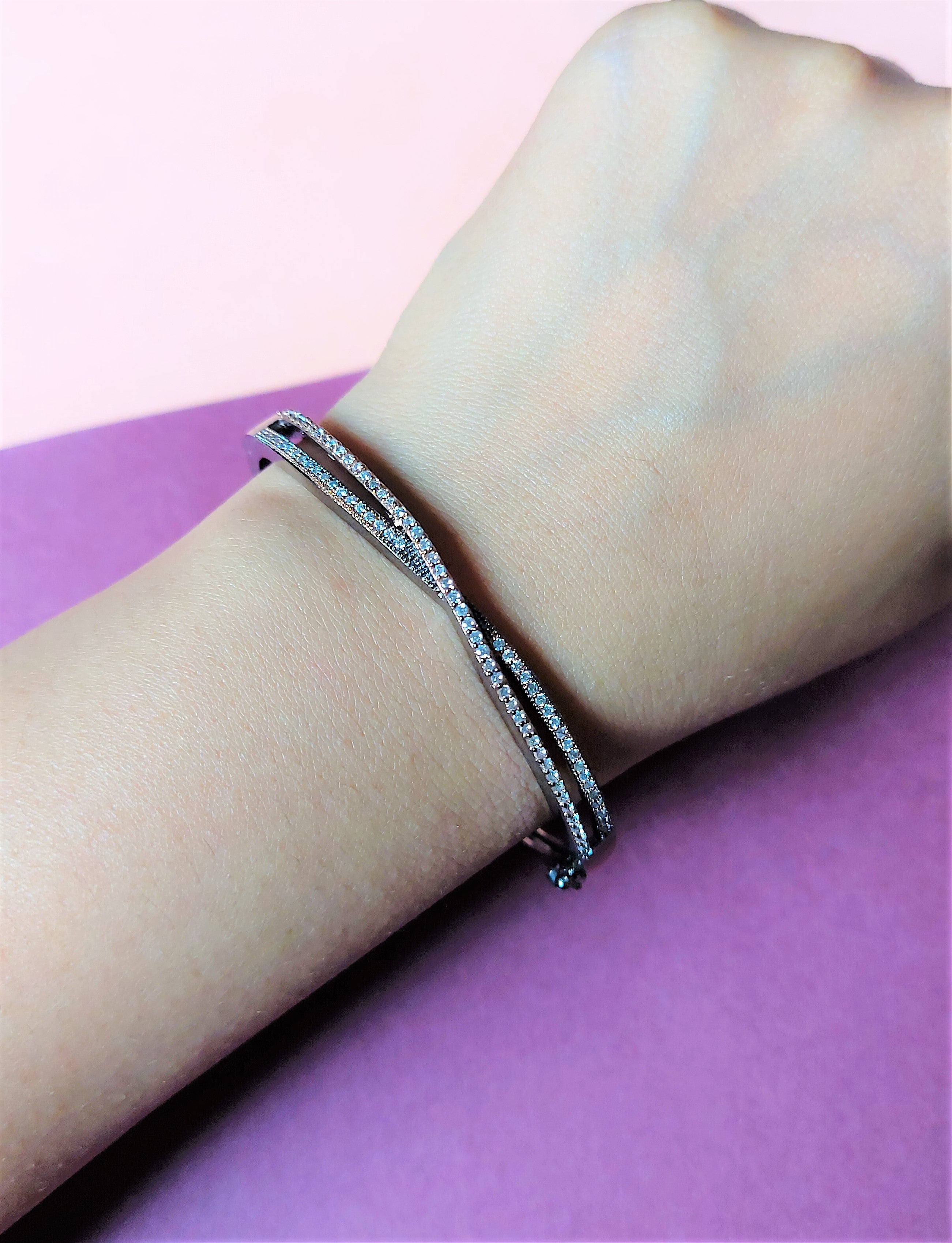 BLACK AND ROSE GOLD PLATED AMERICAN DIAMOND OPENABLE BRACELET