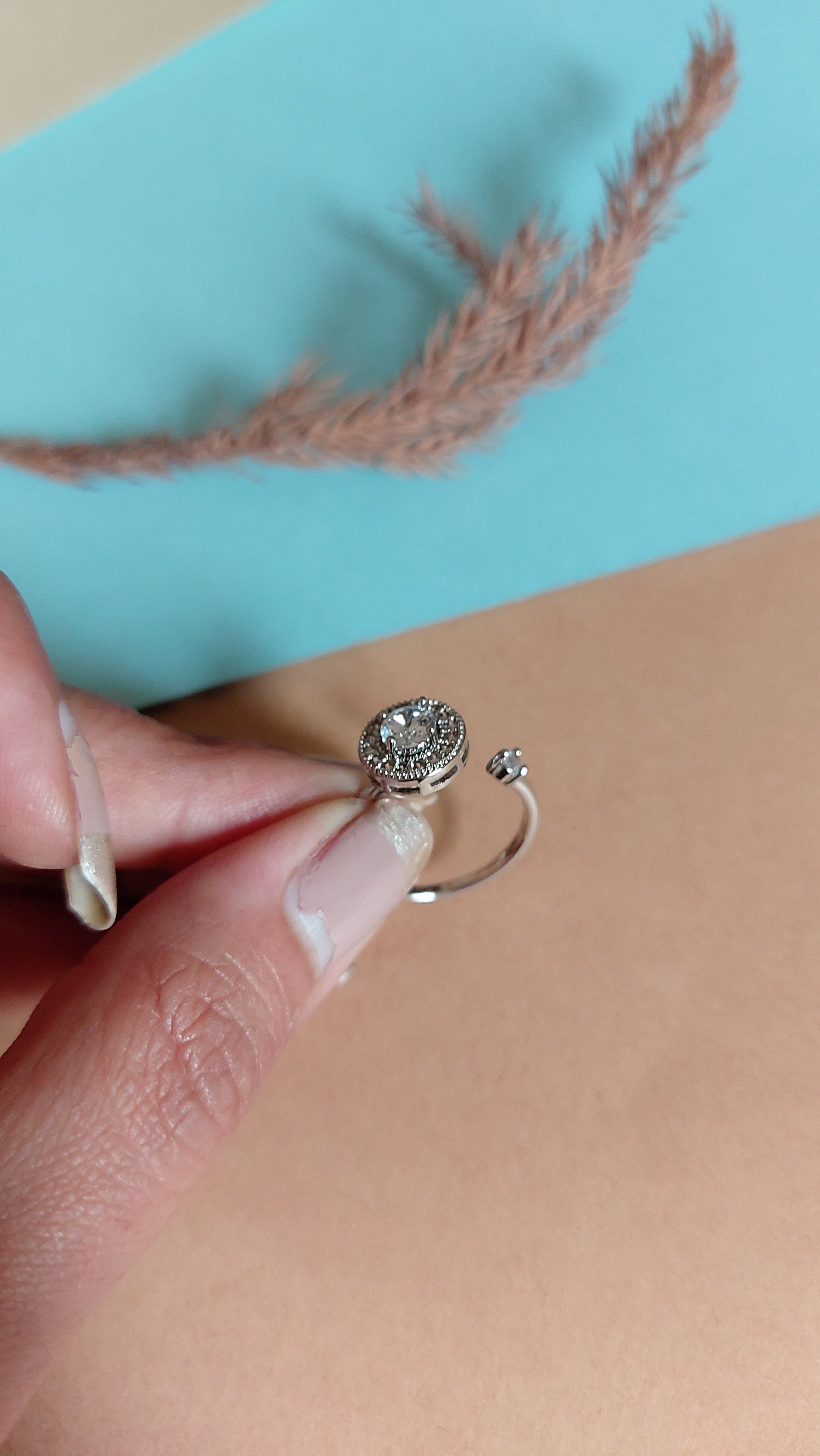 AMERICAN DIAMOND REVOLVING ANXIETY RING