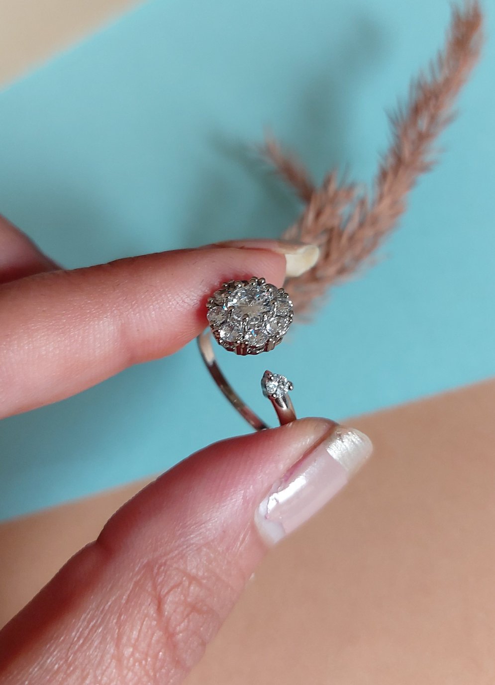 AMERICAN DIAMOND REVOLVING ANXIETY RING