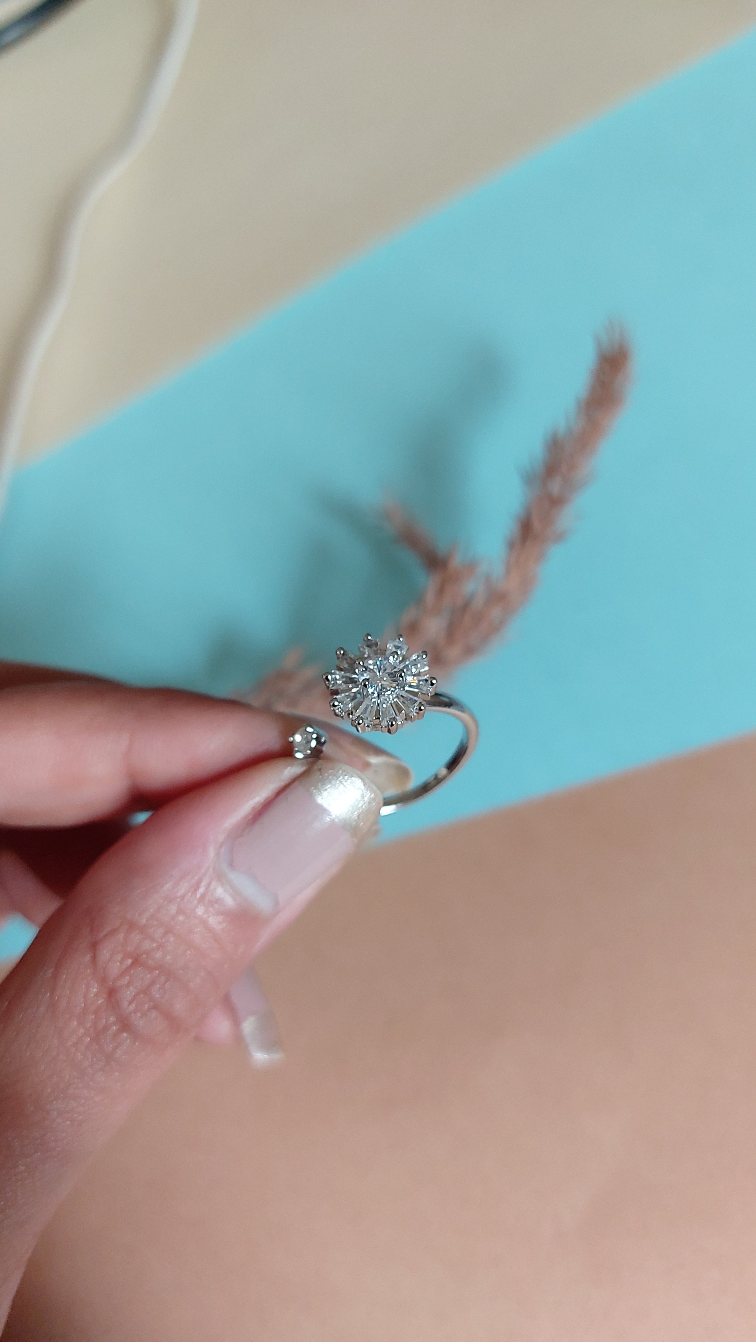 AMERICAN DIAMOND REVOLVING ANXIETY RING