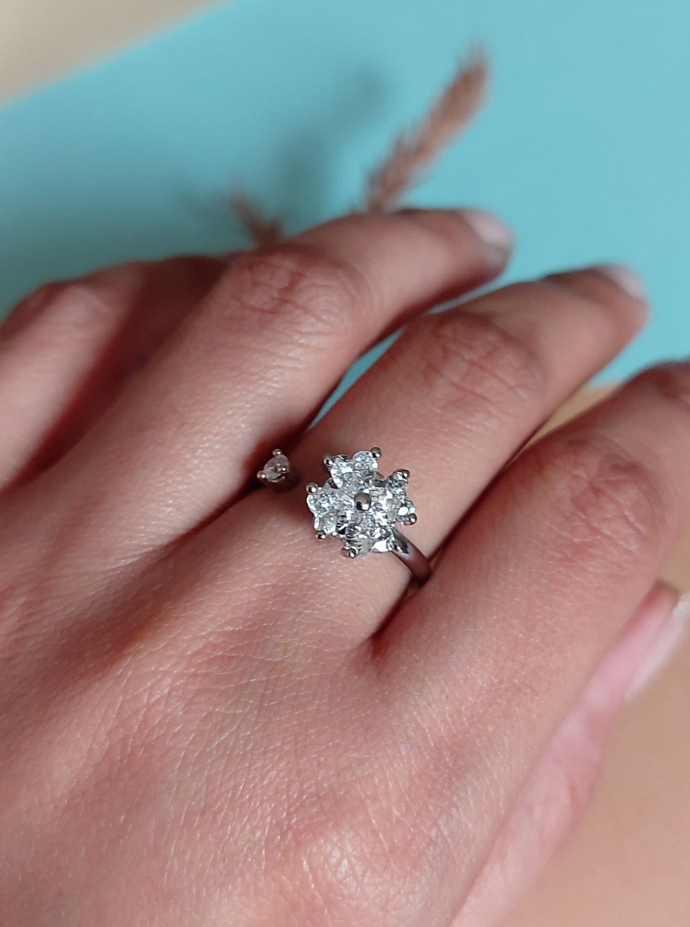 AMERICAN DIAMOND REVOLVING ANXIETY RING