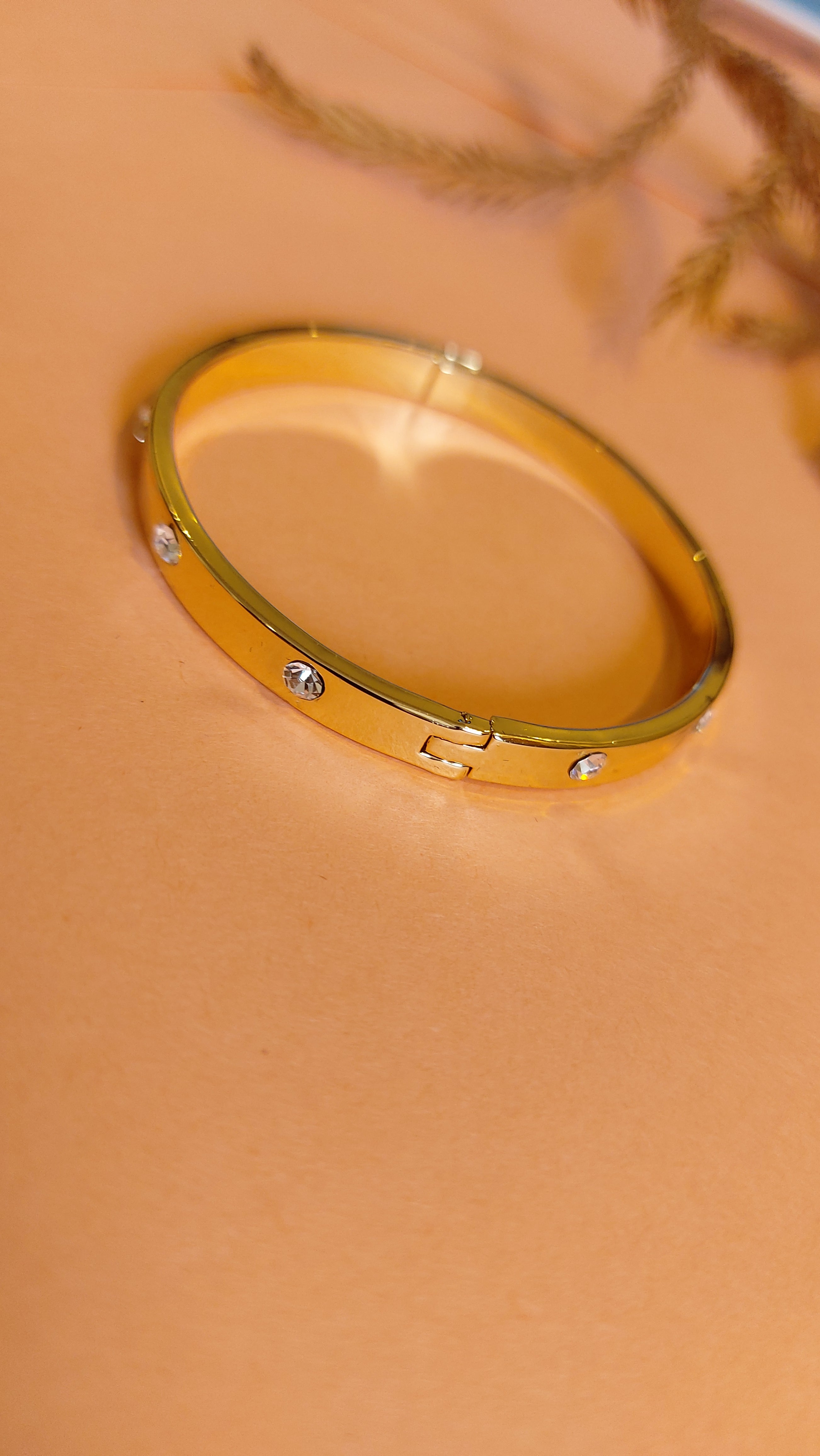 GOLD PLATED OPENABLE BRACELET