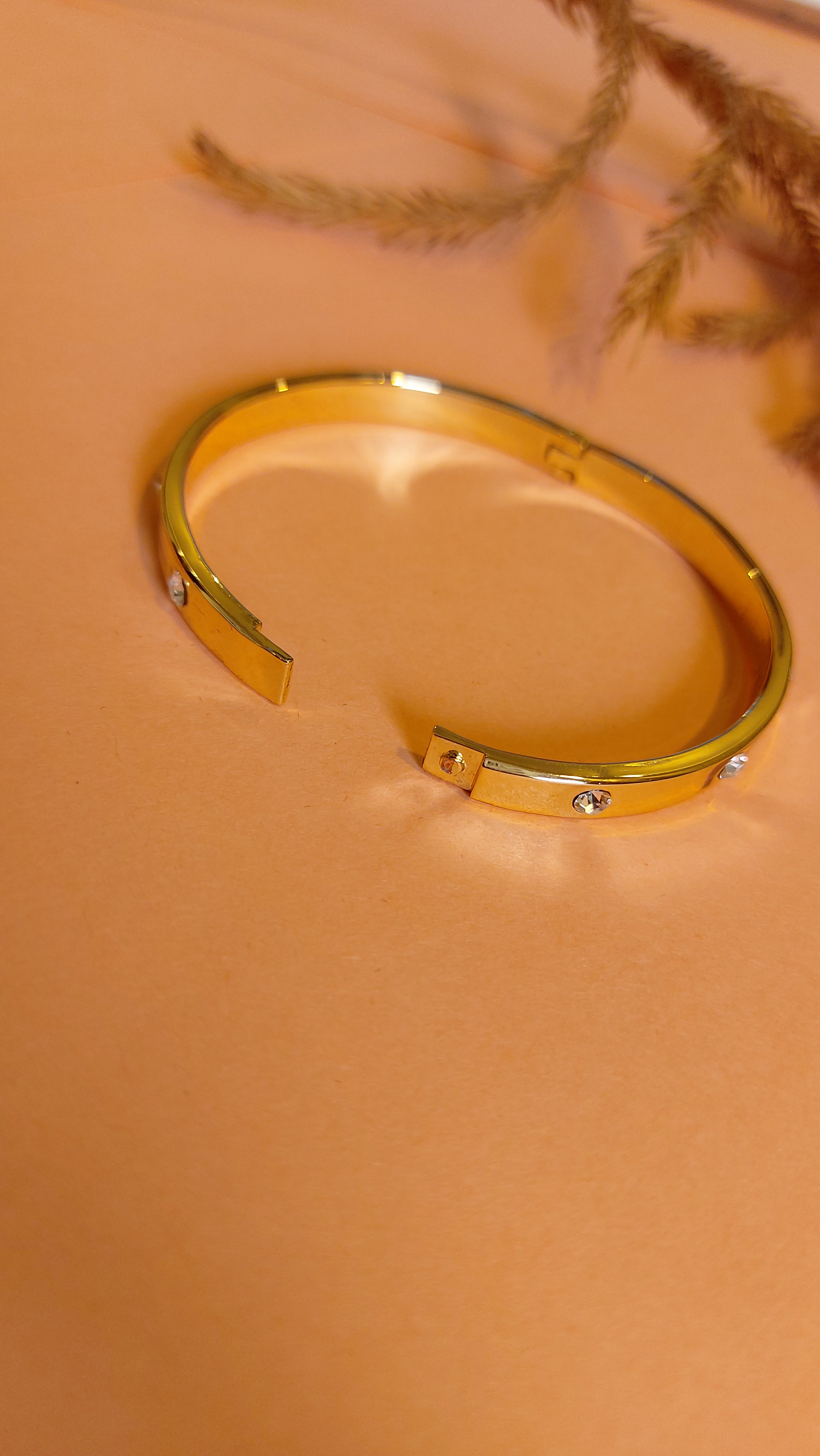 GOLD PLATED OPENABLE BRACELET