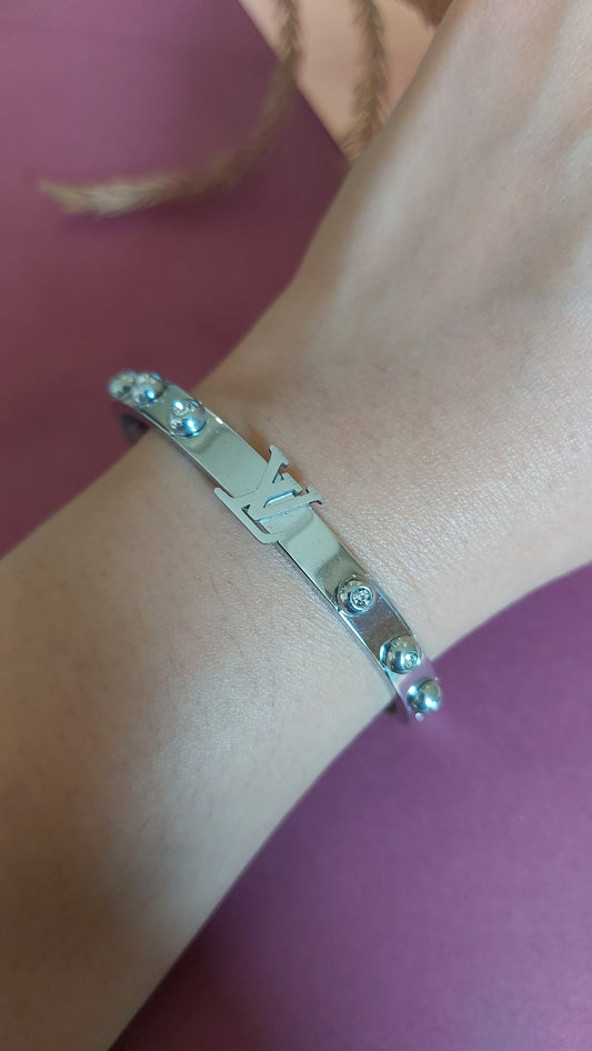 ANTI TARNISH OPENABLE SILVER PLATED BRACELET