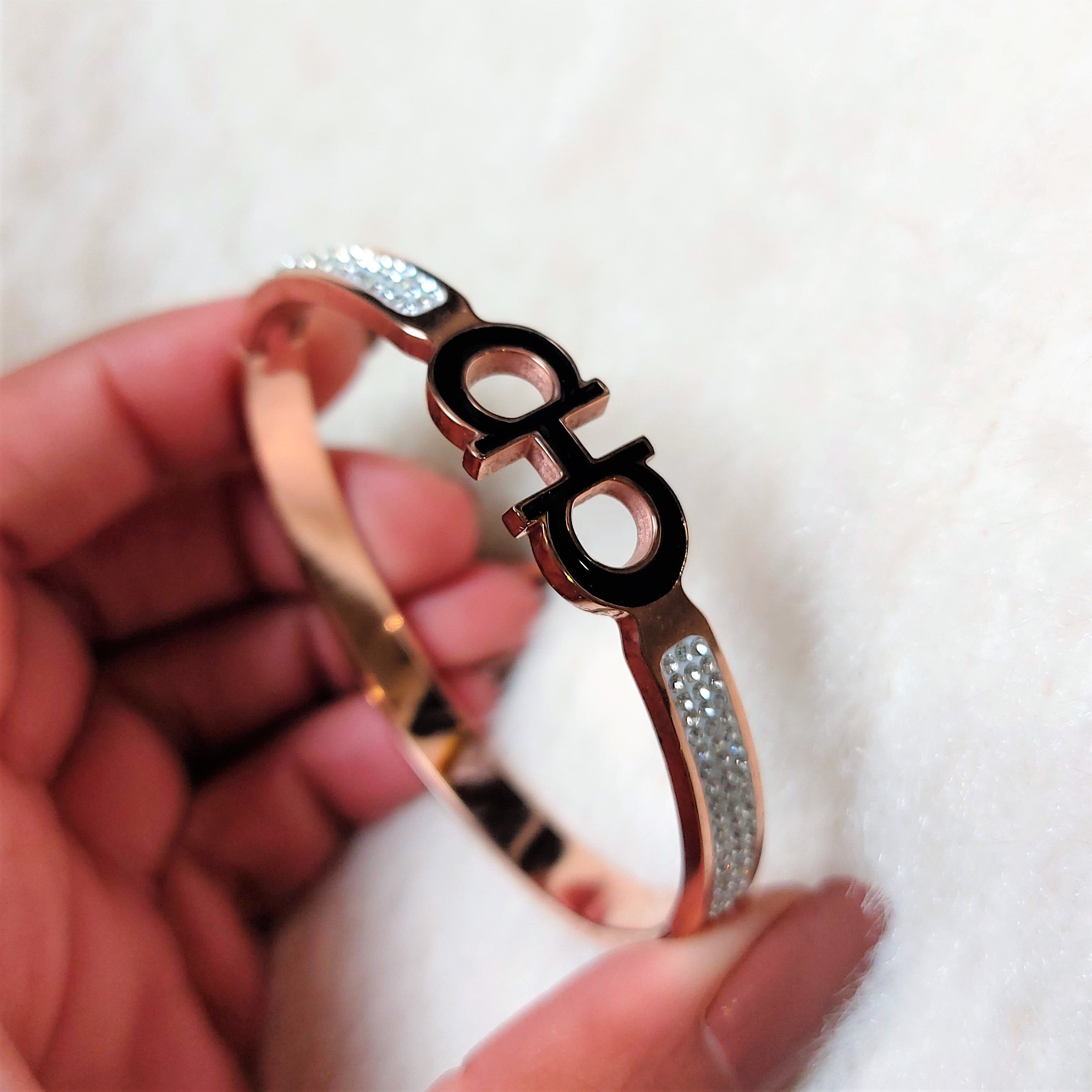 BLACK ENAMEL WITH AMERICAN DIAMONDS OPENABLE BRACELET