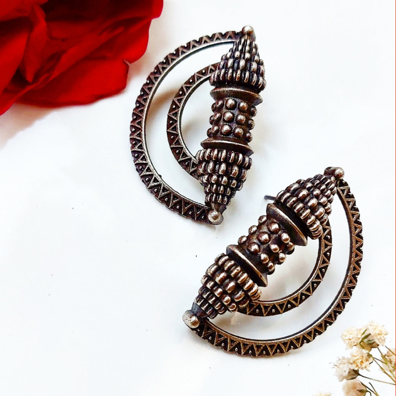 DUTARA EAR STUDS