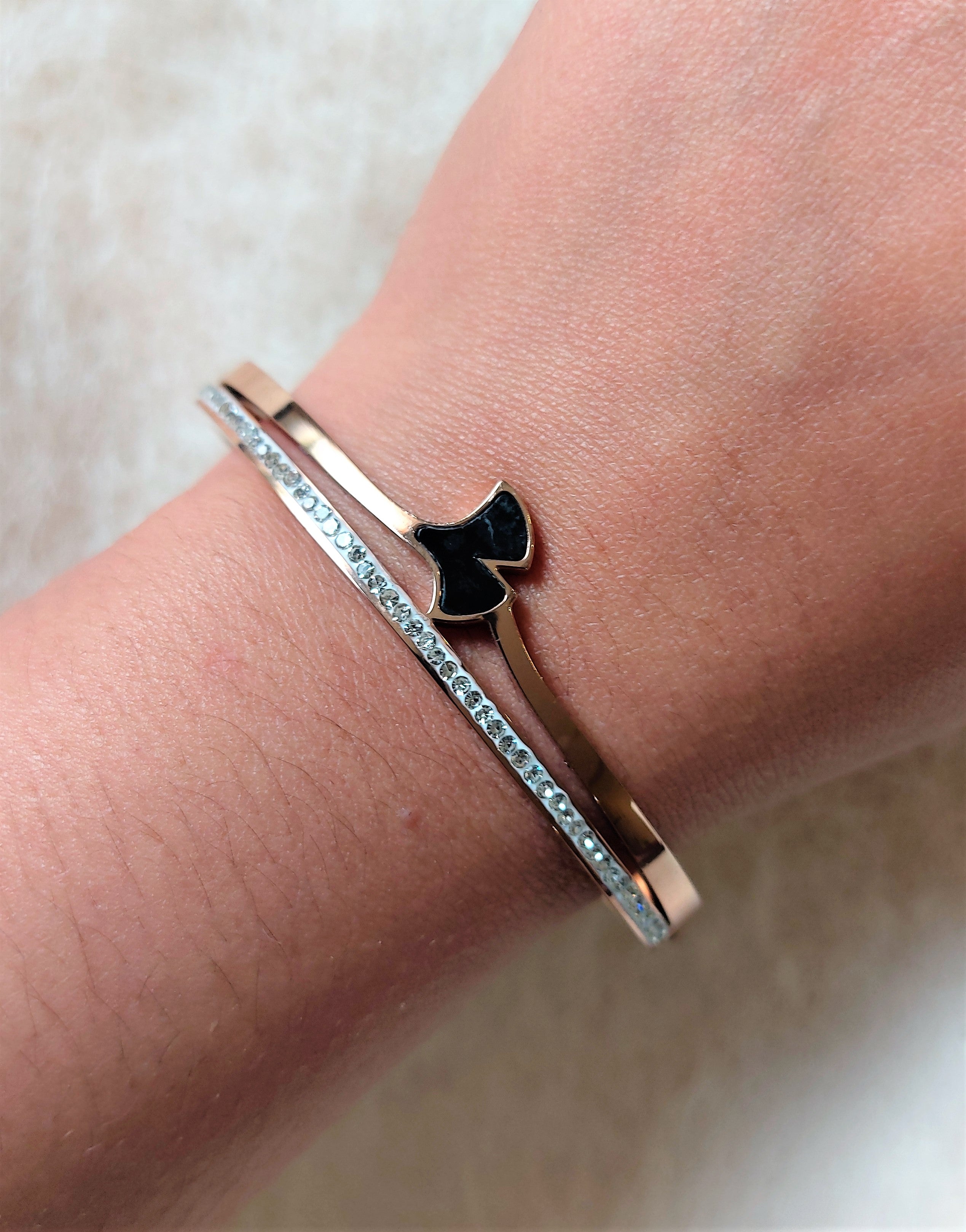 BLACK ENAMEL WITH AMERICAN DIAMOND OPENABLE BRACELET
