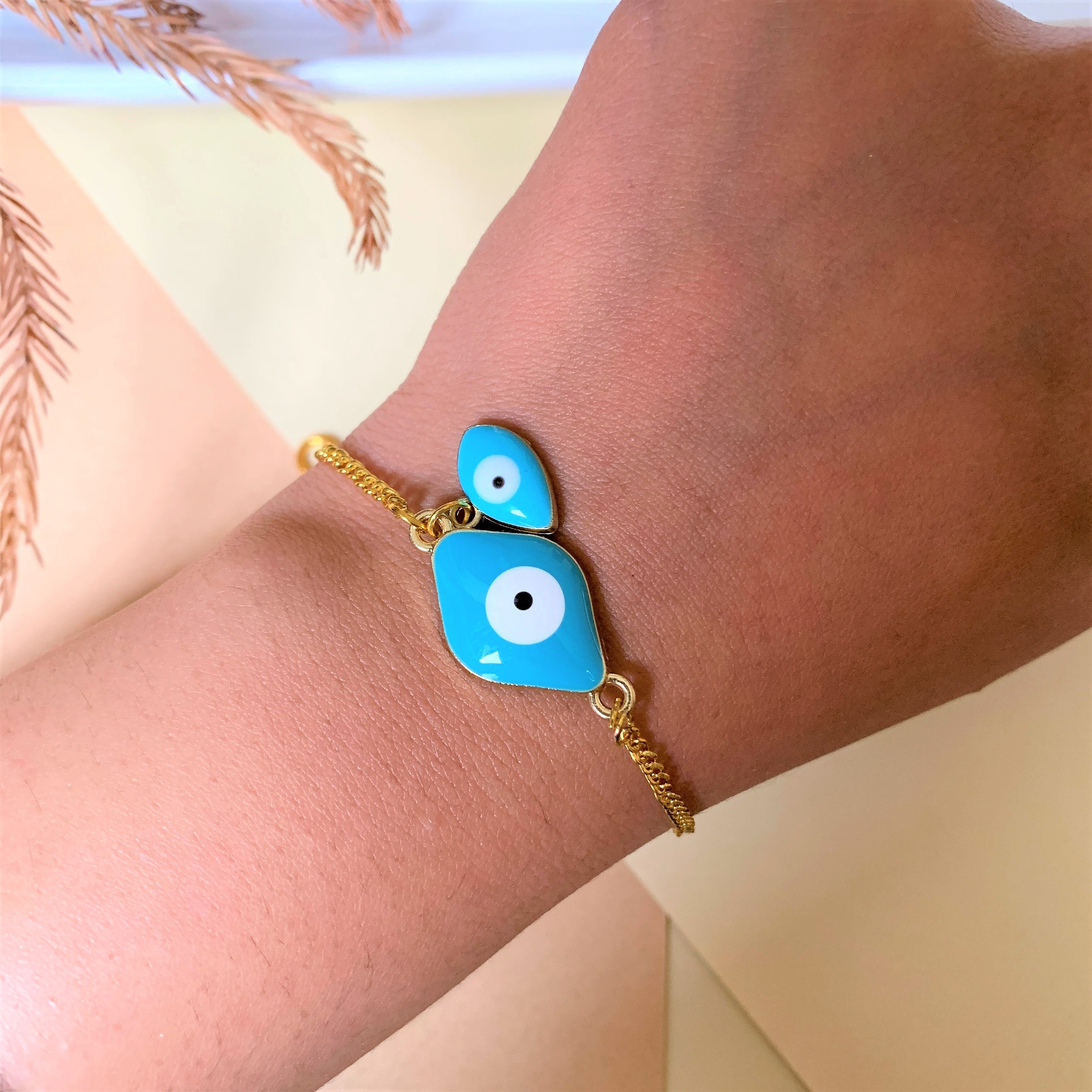 EVIL EYE BRACELET WITH HANGING CHARM