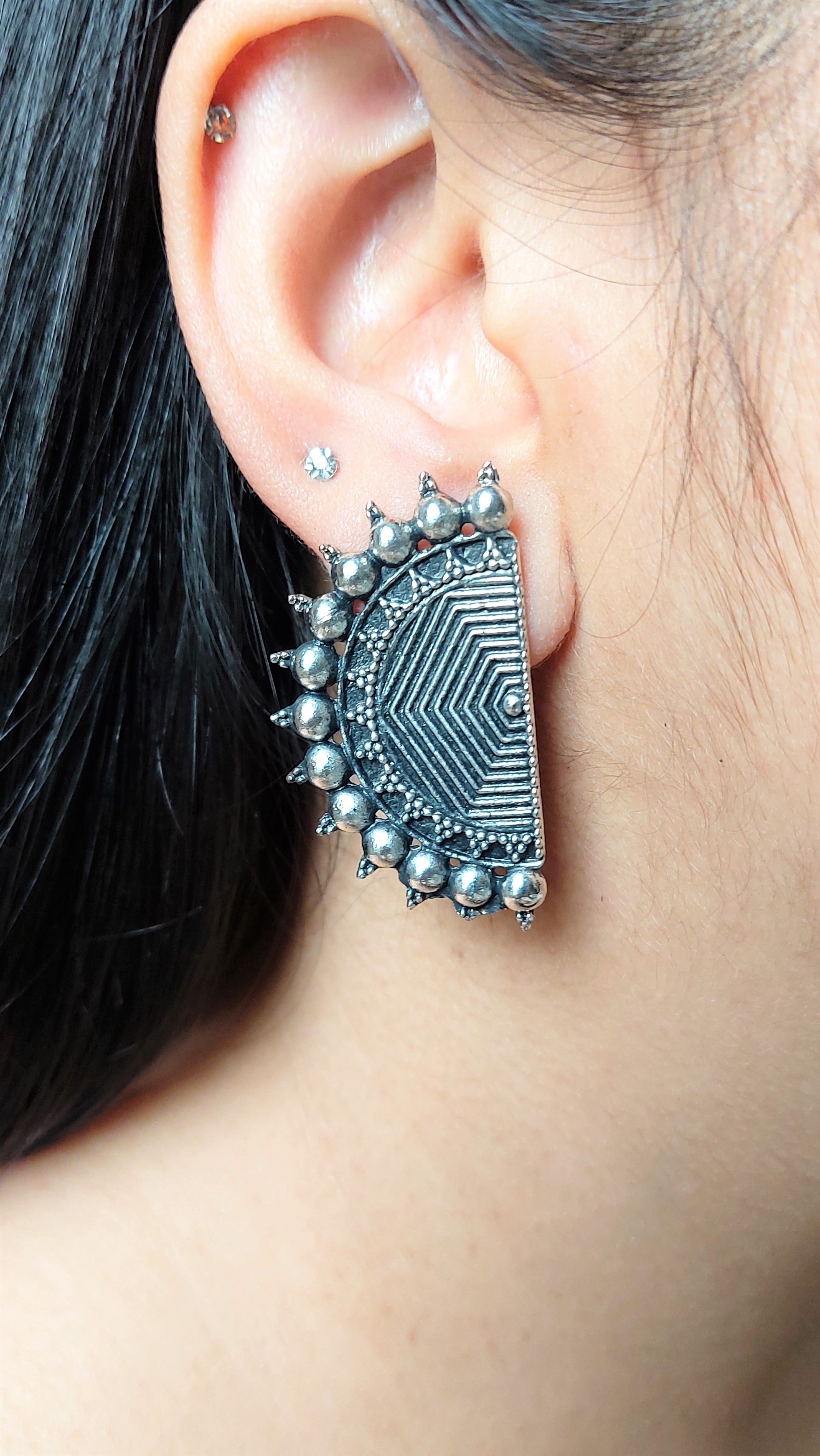 PIHU HALF MOON EAR STUDS